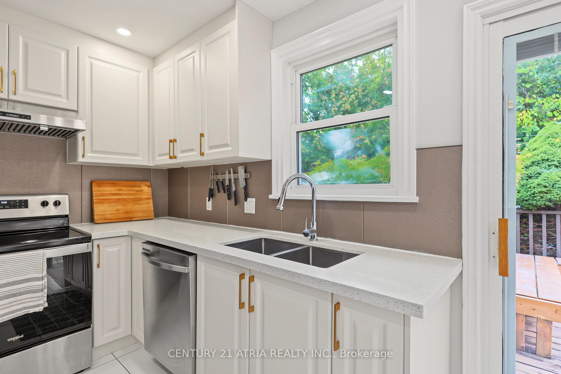 Photo 16 of 64 Cartier Crescent, Richmond Hill, Crosby — HOMEH
