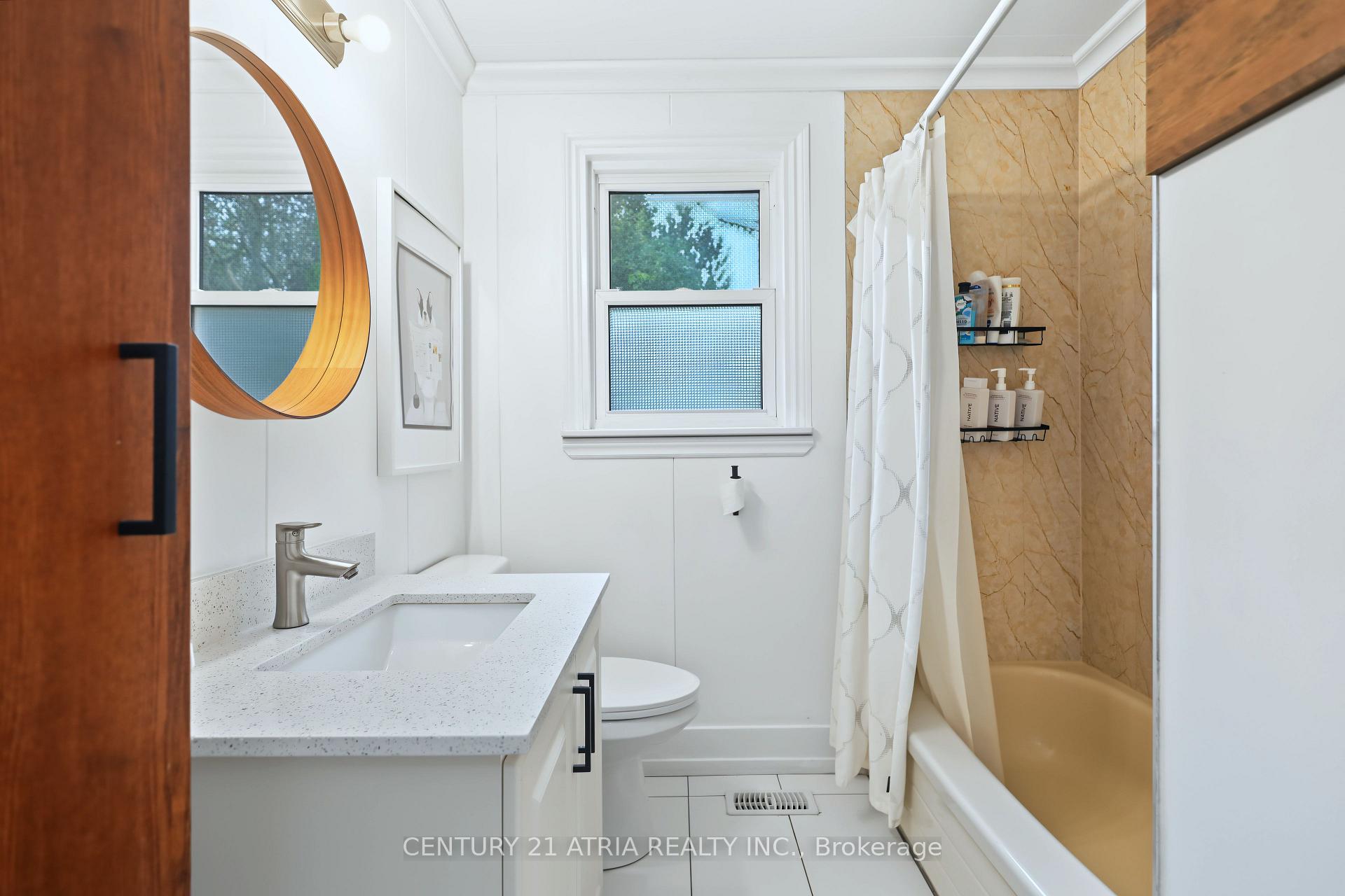 Photo 17 of 64 Cartier Crescent, Richmond Hill, Crosby — HOMEH