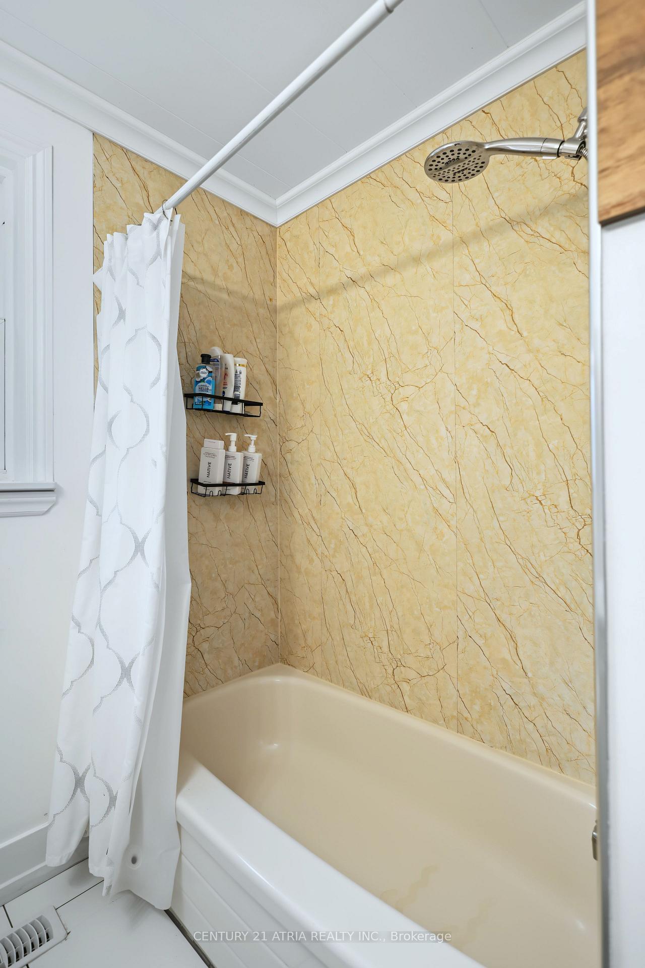 Photo 18 of 64 Cartier Crescent, Richmond Hill, Crosby — HOMEH