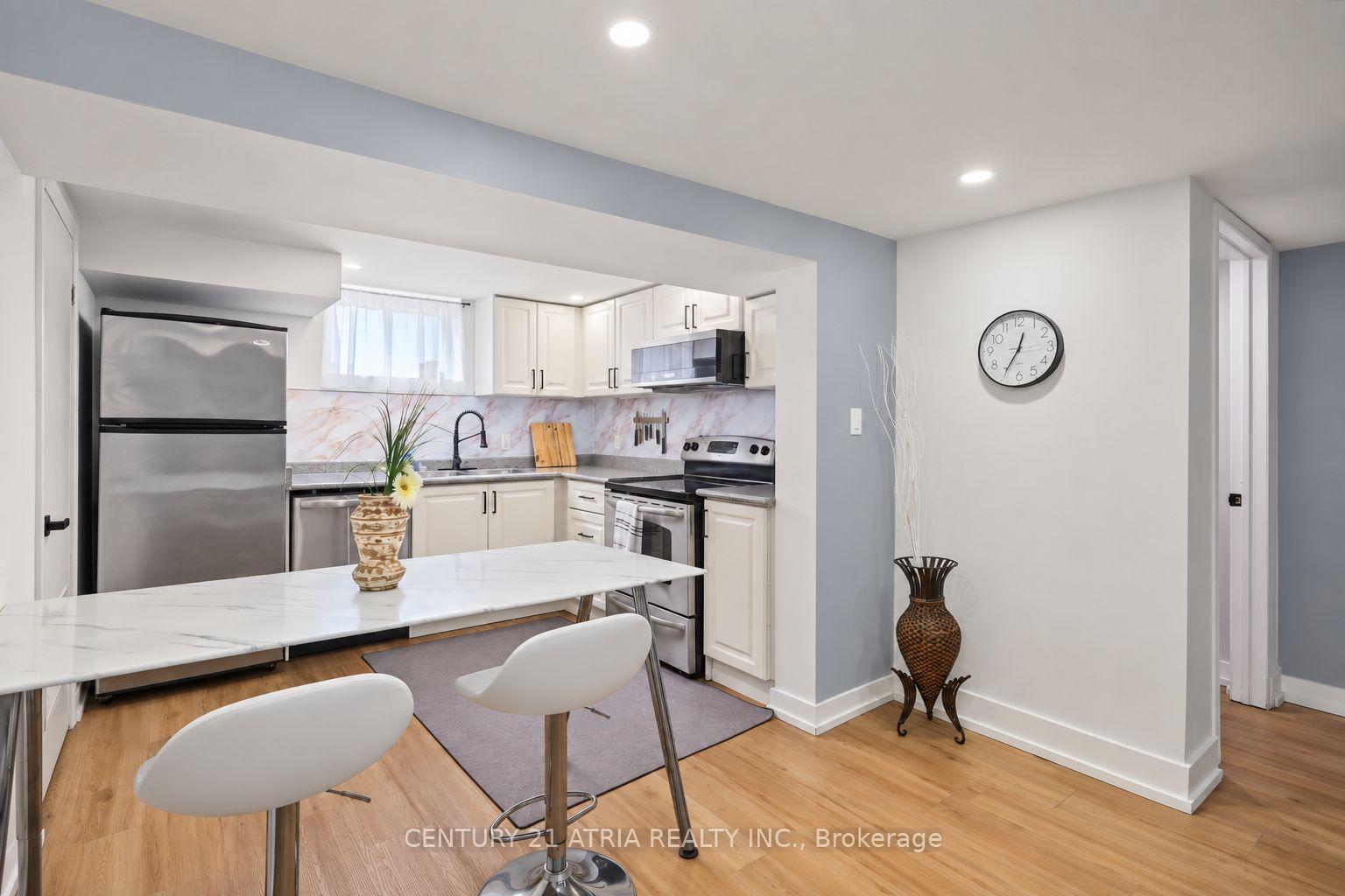 Photo 32 of 64 Cartier Crescent, Richmond Hill, Crosby — HOMEH