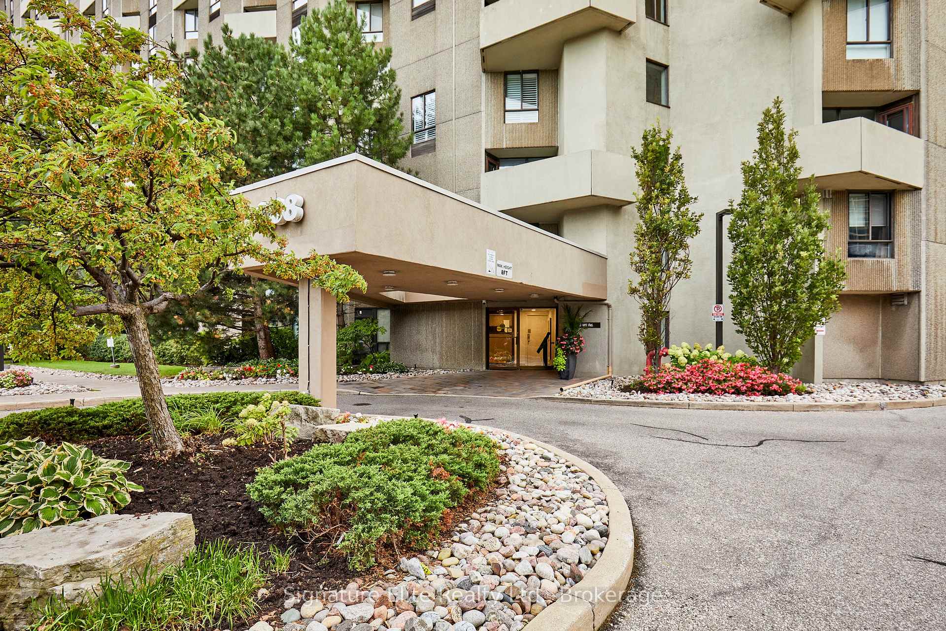 Photo 2 of Unit C35, 288 Mill Road, Etobicoke, Markland Wood — HOMEH