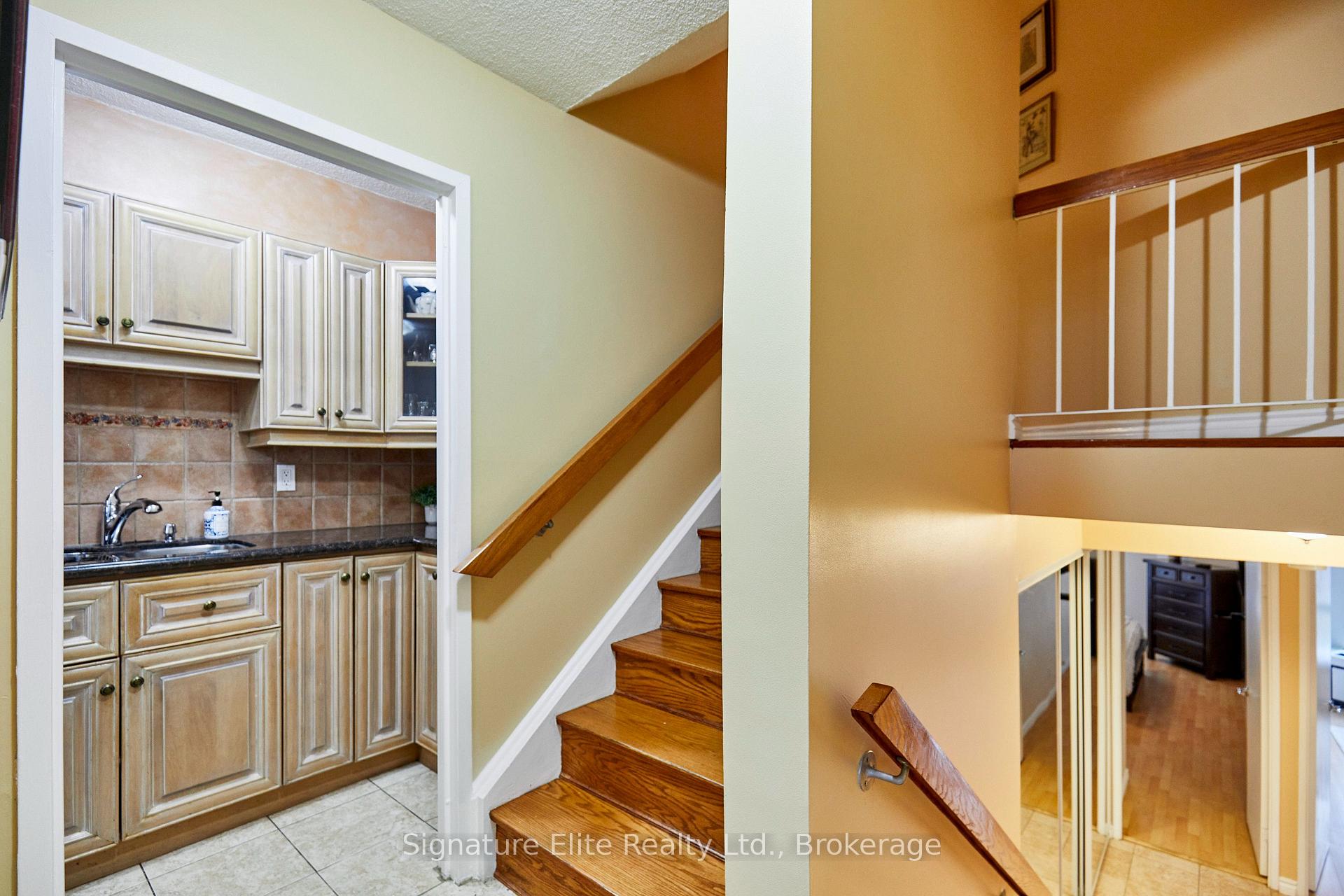 Photo 3 of Unit C35, 288 Mill Road, Etobicoke, Markland Wood — HOMEH