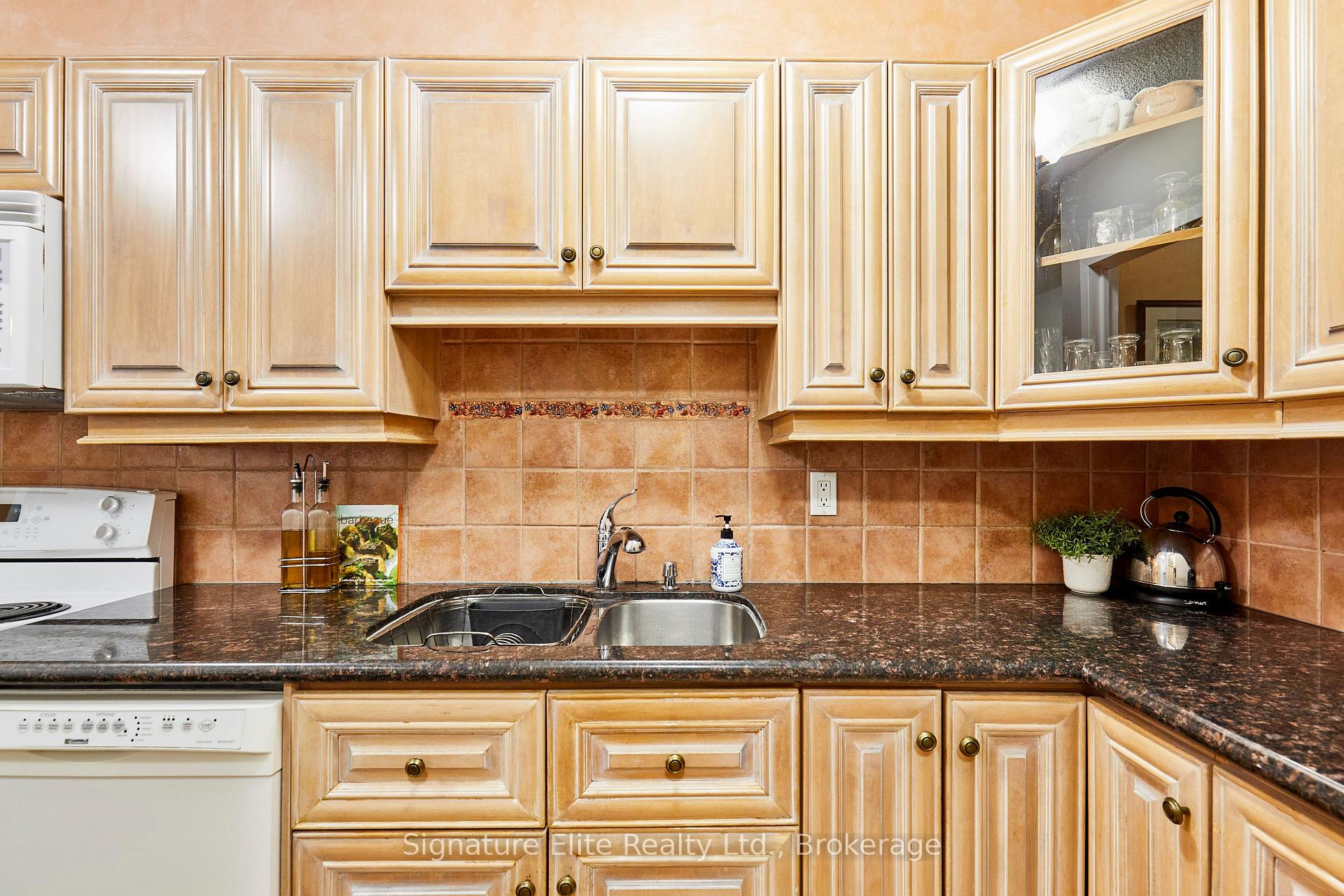 Photo 12 of Unit C35, 288 Mill Road, Etobicoke, Markland Wood — HOMEH