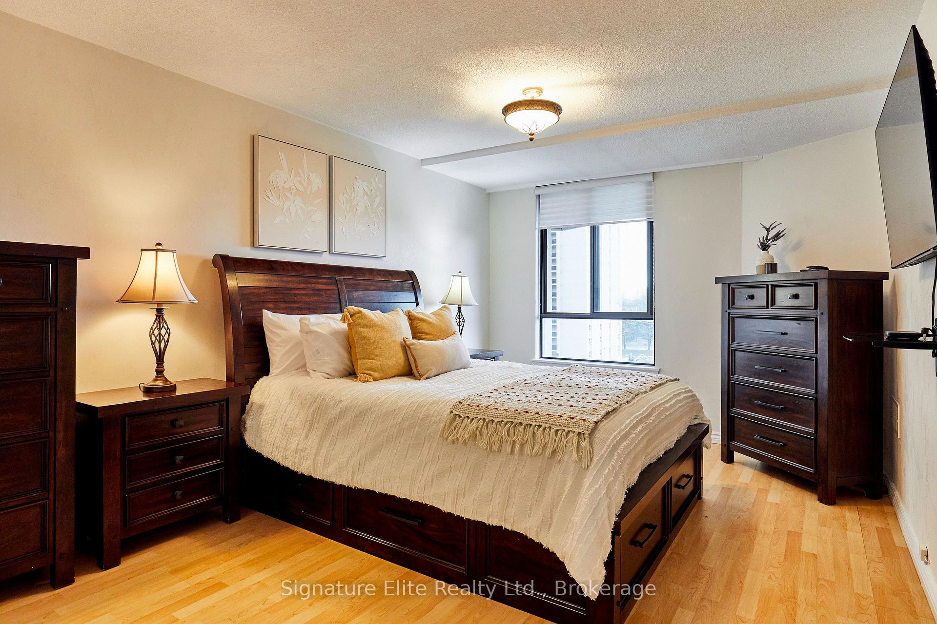 Photo 15 of Unit C35, 288 Mill Road, Etobicoke, Markland Wood — HOMEH