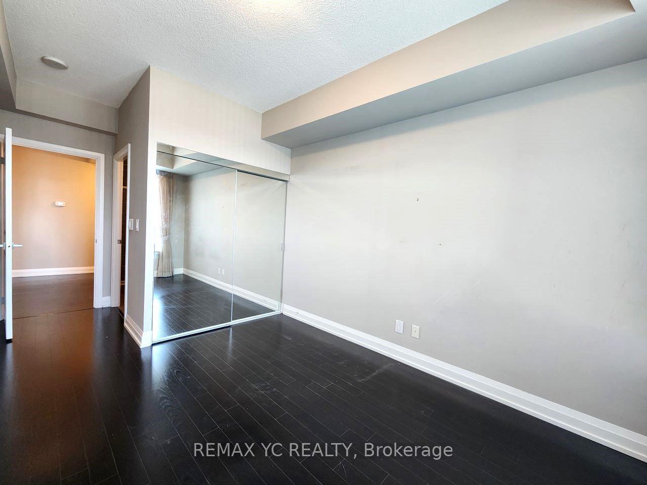 Photo 7 of Unit 408, 7171 Yonge Street, Markham, Thornhill — HOMEH