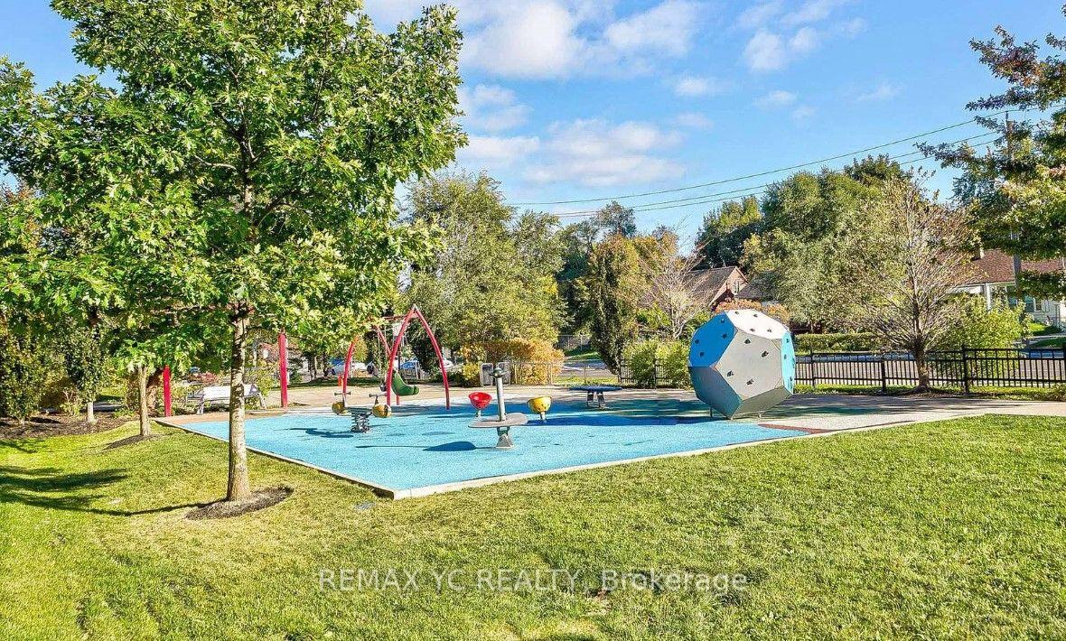 Photo 26 of Unit 408, 7171 Yonge Street, Markham, Thornhill — HOMEH