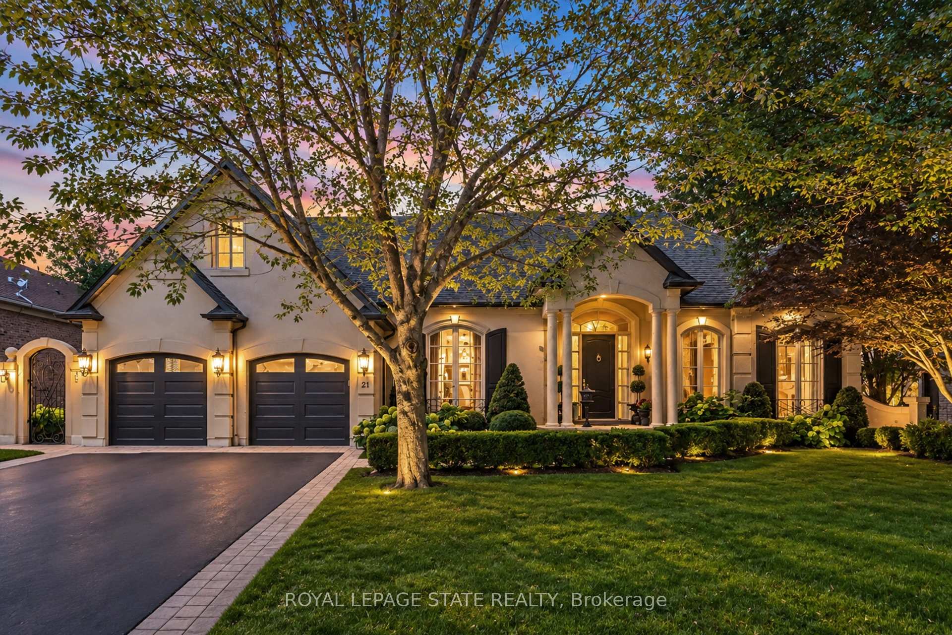 Photo 2 of 21 Harrington Place, Hamilton, Ancaster — HOMEH