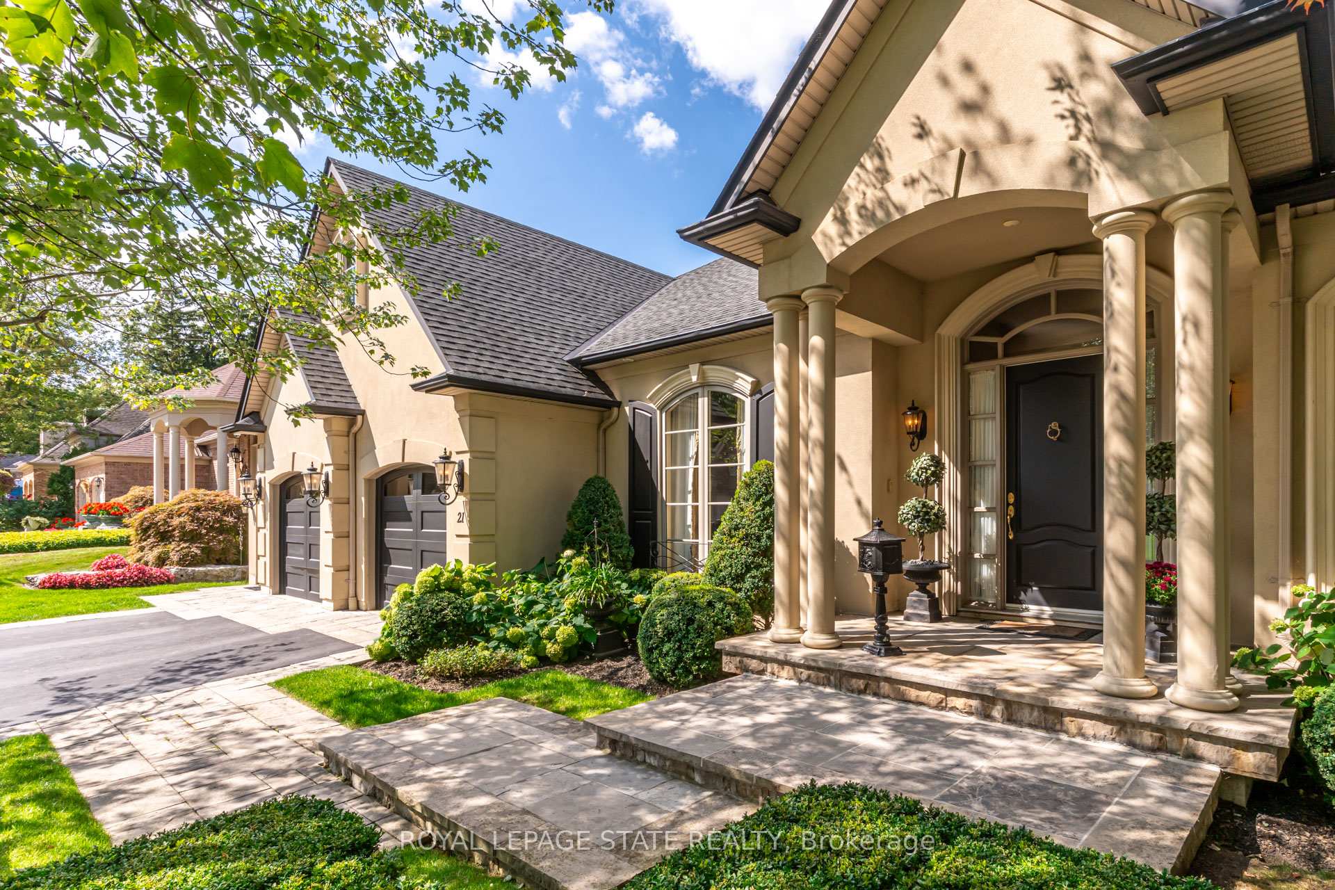 Photo 4 of 21 Harrington Place, Hamilton, Ancaster — HOMEH