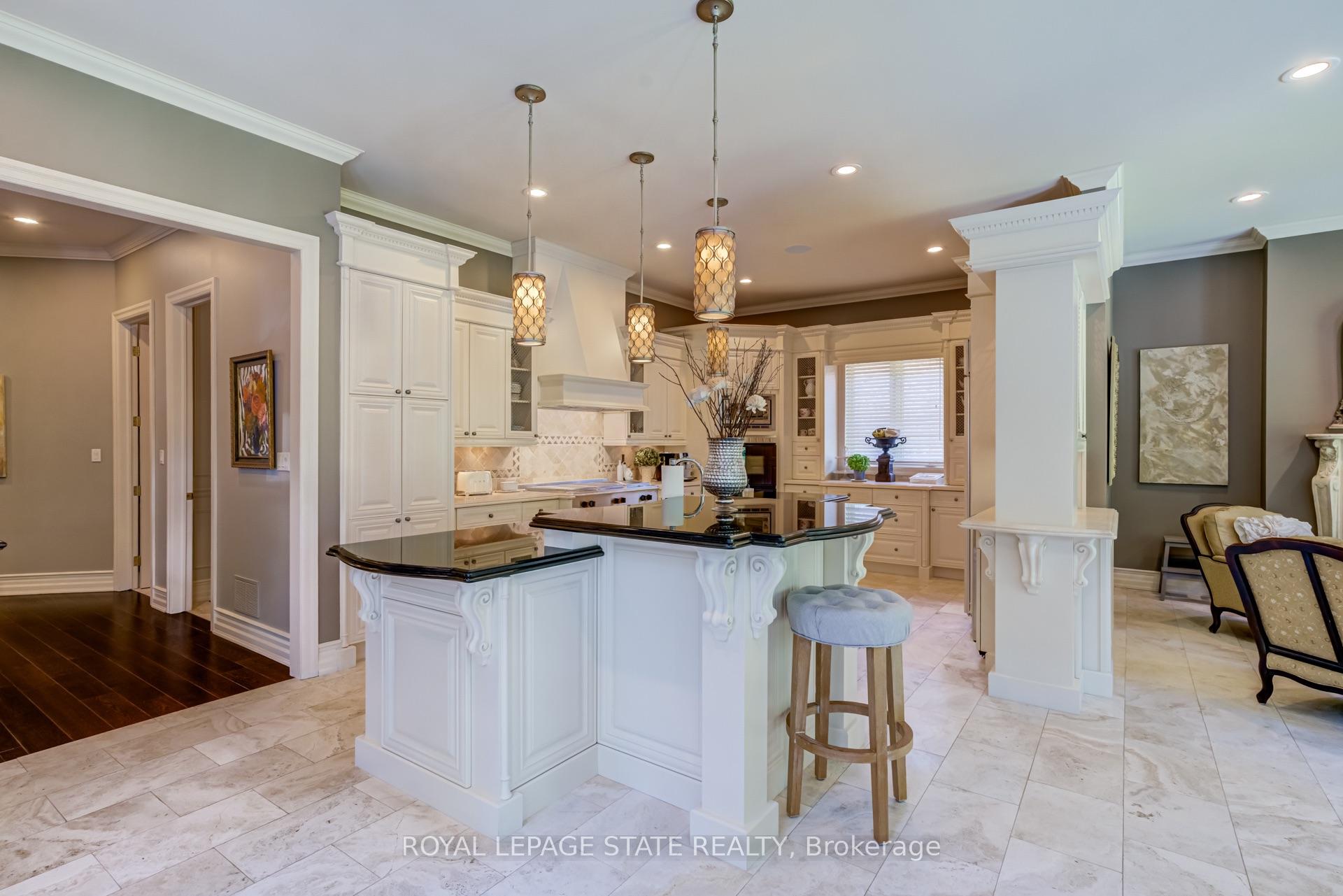Photo 11 of 21 Harrington Place, Hamilton, Ancaster — HOMEH