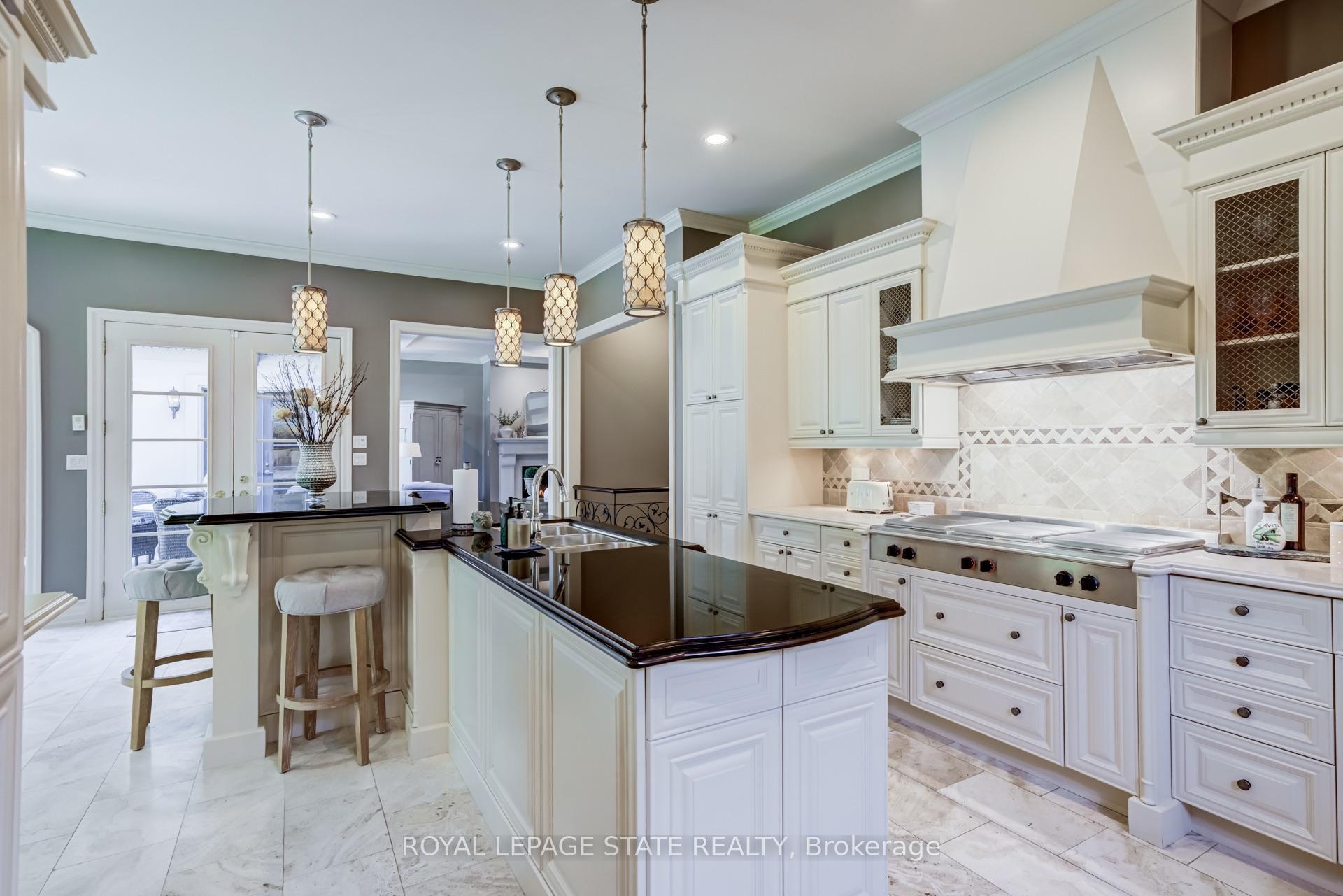 Photo 12 of 21 Harrington Place, Hamilton, Ancaster — HOMEH