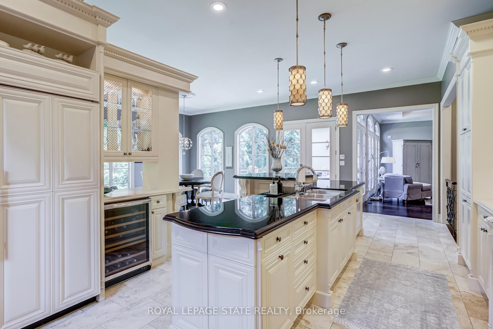 Photo 13 of 21 Harrington Place, Hamilton, Ancaster — HOMEH