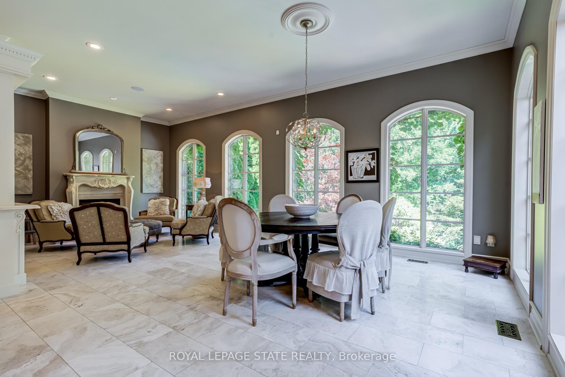 Photo 14 of 21 Harrington Place, Hamilton, Ancaster — HOMEH