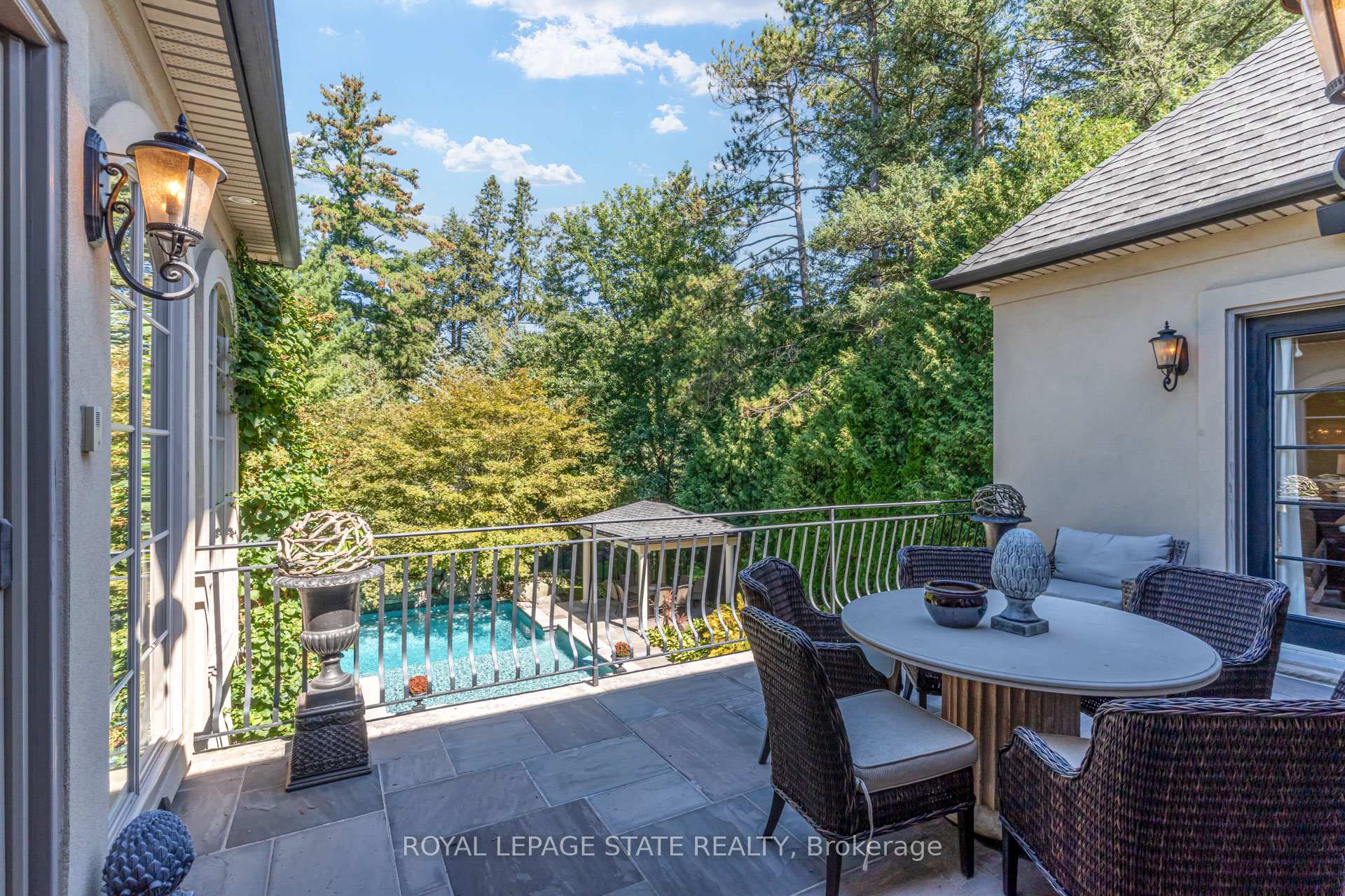 Photo 16 of 21 Harrington Place, Hamilton, Ancaster — HOMEH