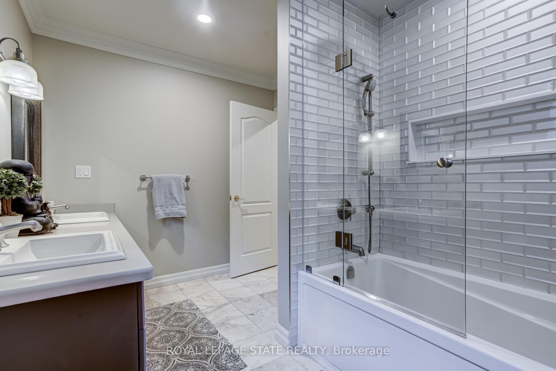 Photo 35 of 21 Harrington Place, Hamilton, Ancaster — HOMEH
