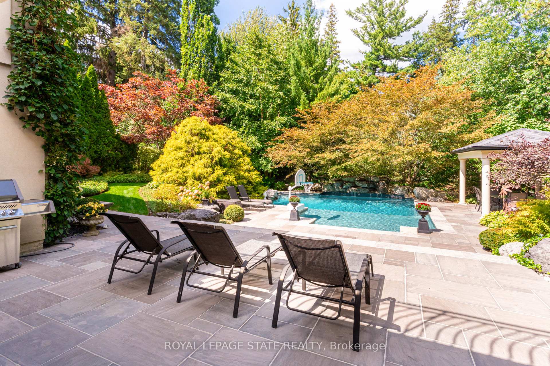 Photo 37 of 21 Harrington Place, Hamilton, Ancaster — HOMEH