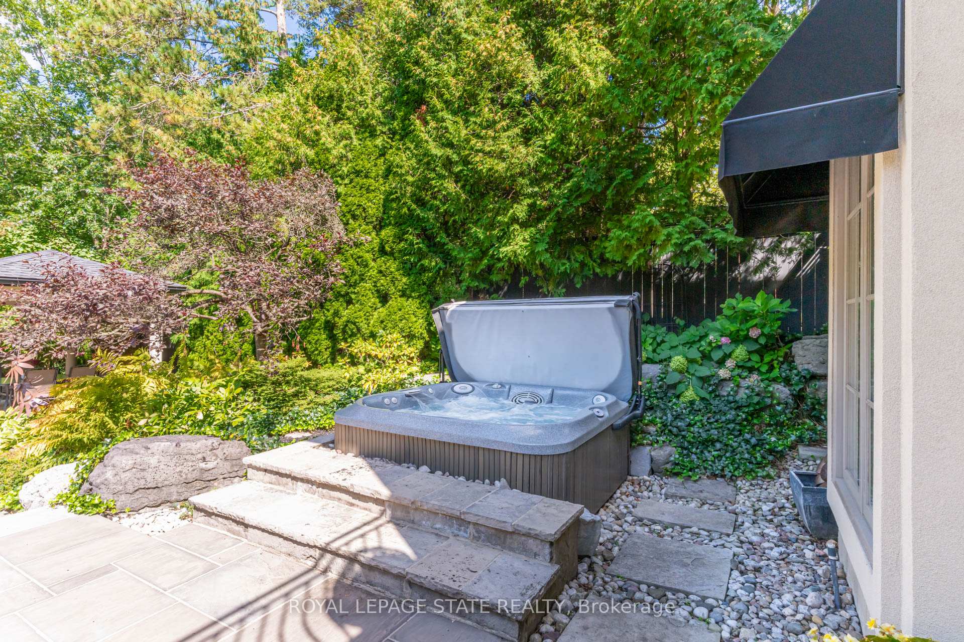 Photo 40 of 21 Harrington Place, Hamilton, Ancaster — HOMEH