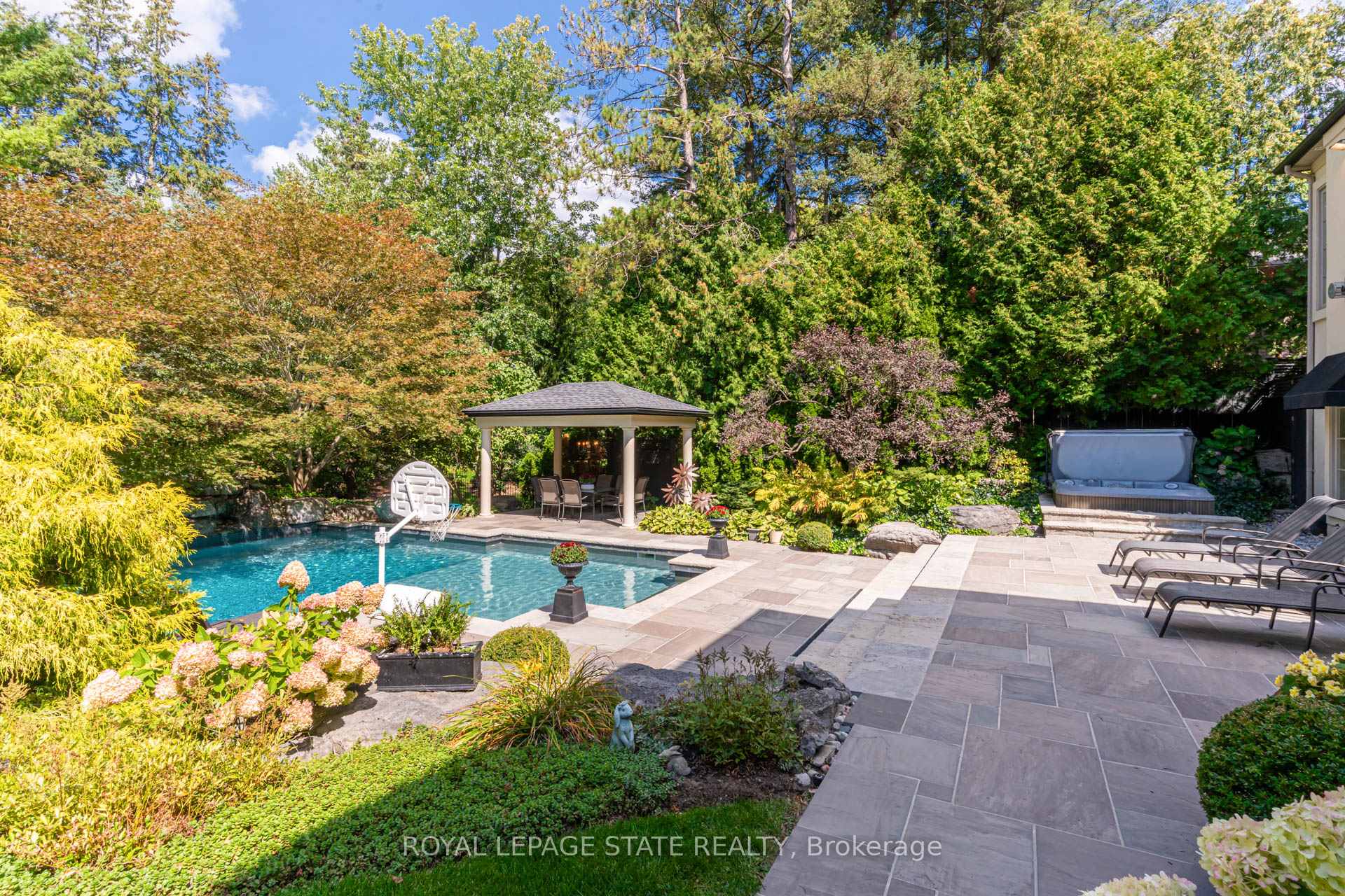Photo 42 of 21 Harrington Place, Hamilton, Ancaster — HOMEH