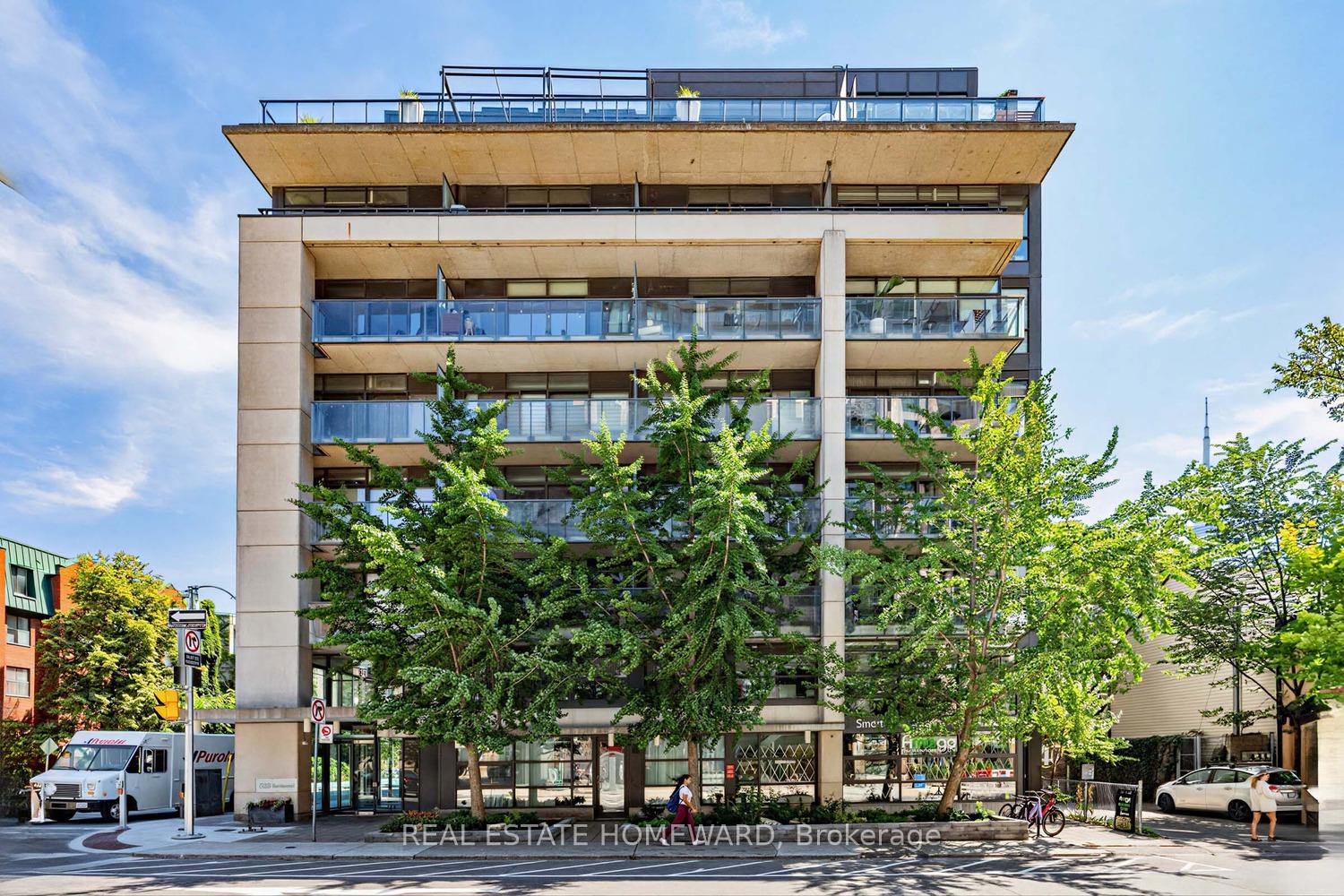 Front of Unit 706, 533 Richmond Street W