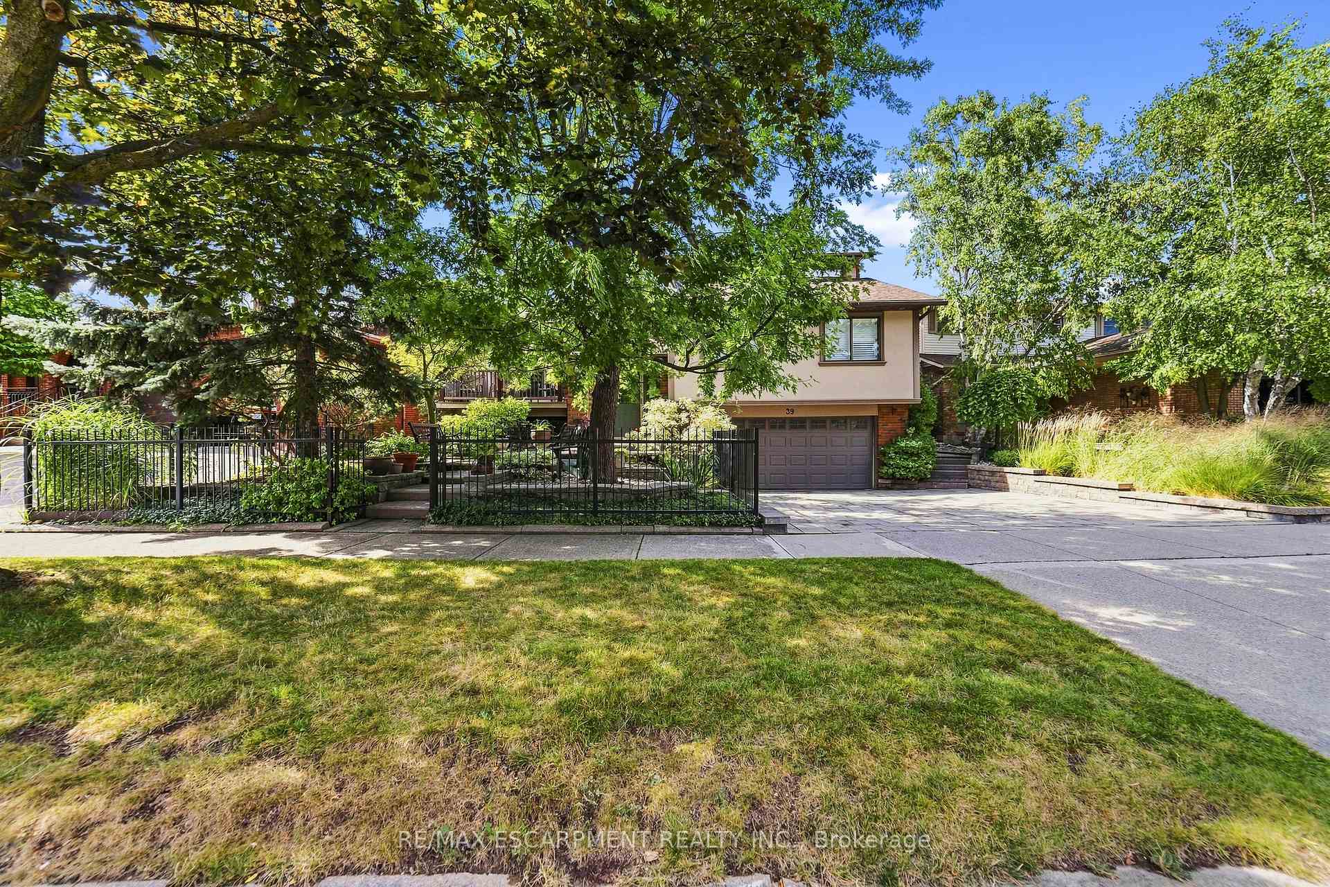 Photo 1 of 39 Audubon Street S, Hamilton, Stoney Creek Mountain — HOMEH