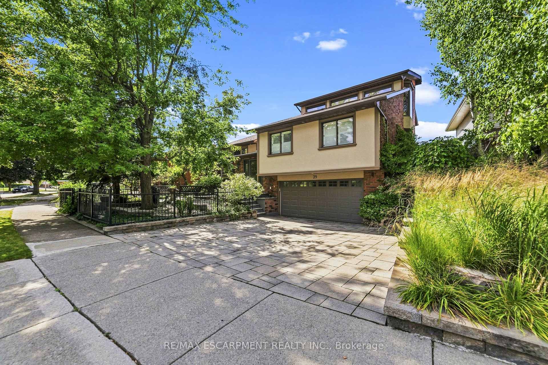 Photo 2 of 39 Audubon Street S, Hamilton, Stoney Creek Mountain — HOMEH