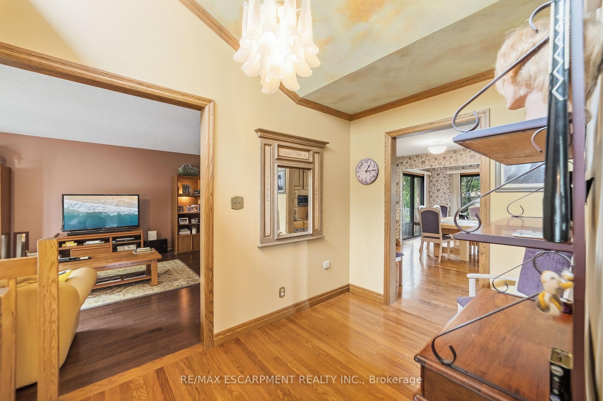 Photo 6 of 39 Audubon Street S, Hamilton, Stoney Creek Mountain — HOMEH