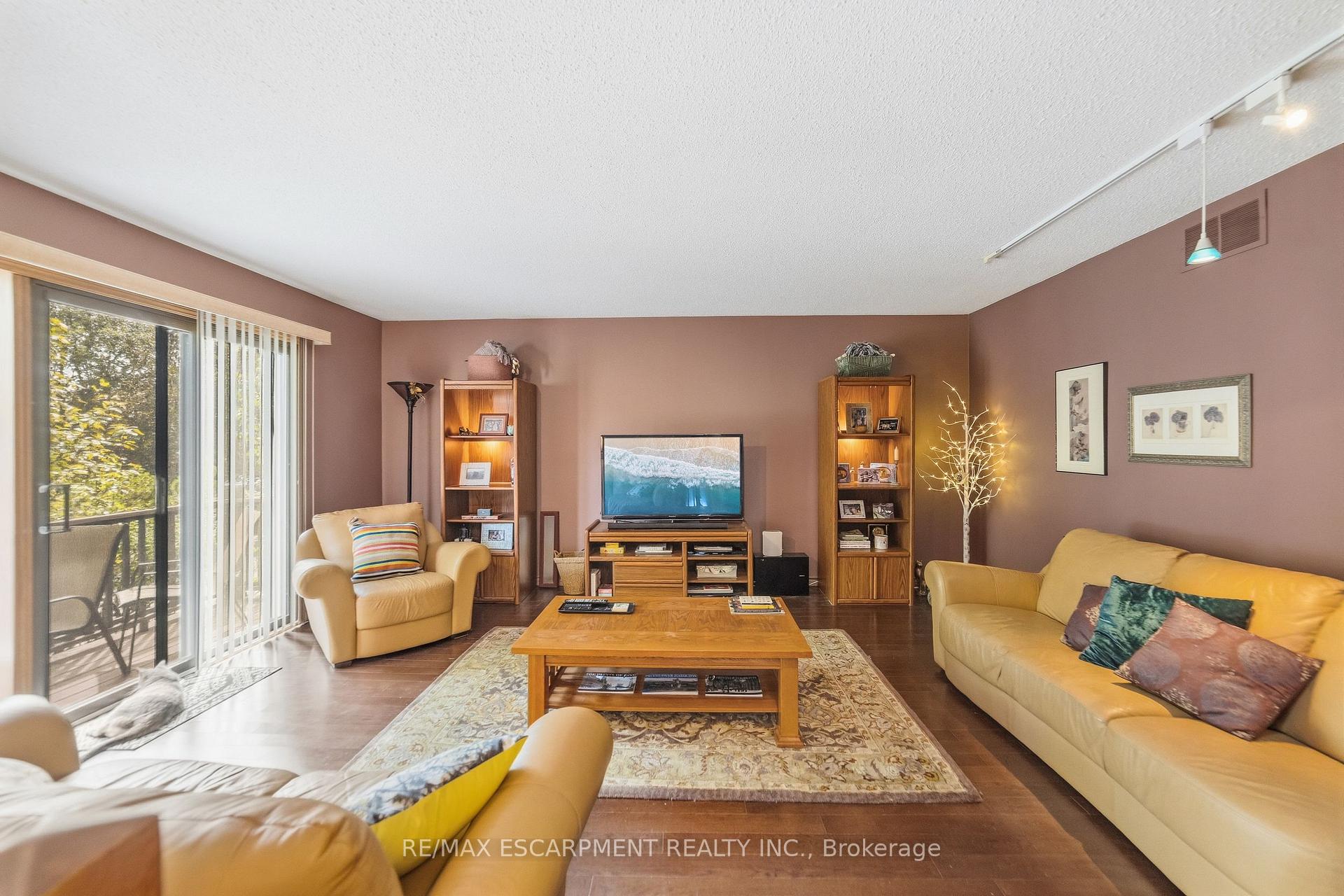 Photo 7 of 39 Audubon Street S, Hamilton, Stoney Creek Mountain — HOMEH