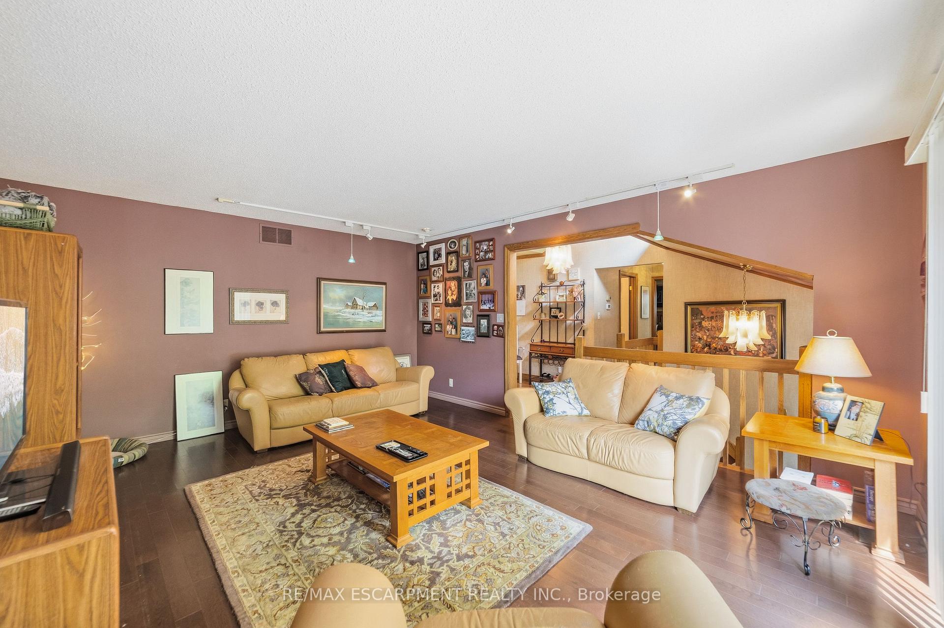 Photo 8 of 39 Audubon Street S, Hamilton, Stoney Creek Mountain — HOMEH