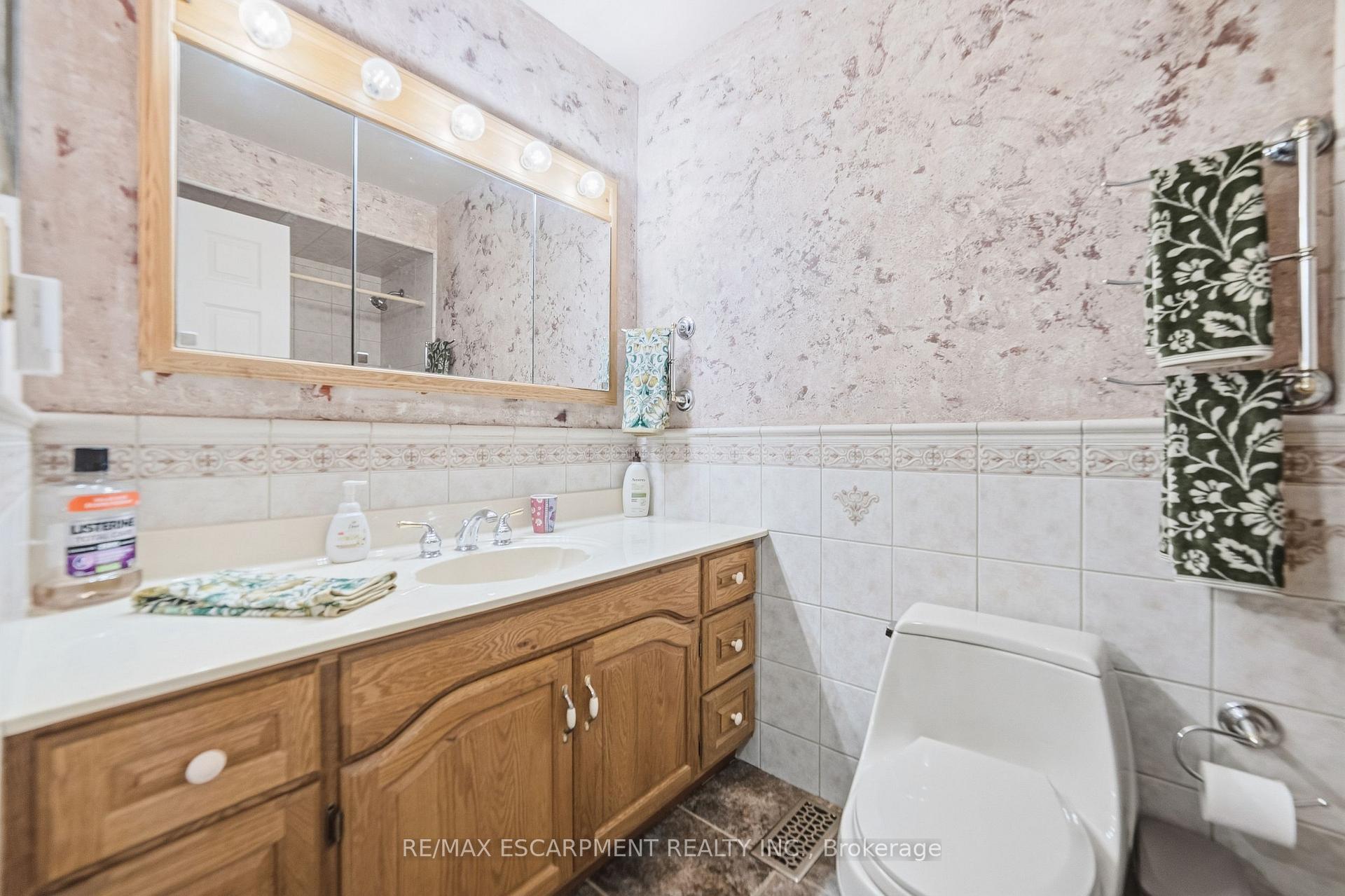 Photo 18 of 39 Audubon Street S, Hamilton, Stoney Creek Mountain — HOMEH