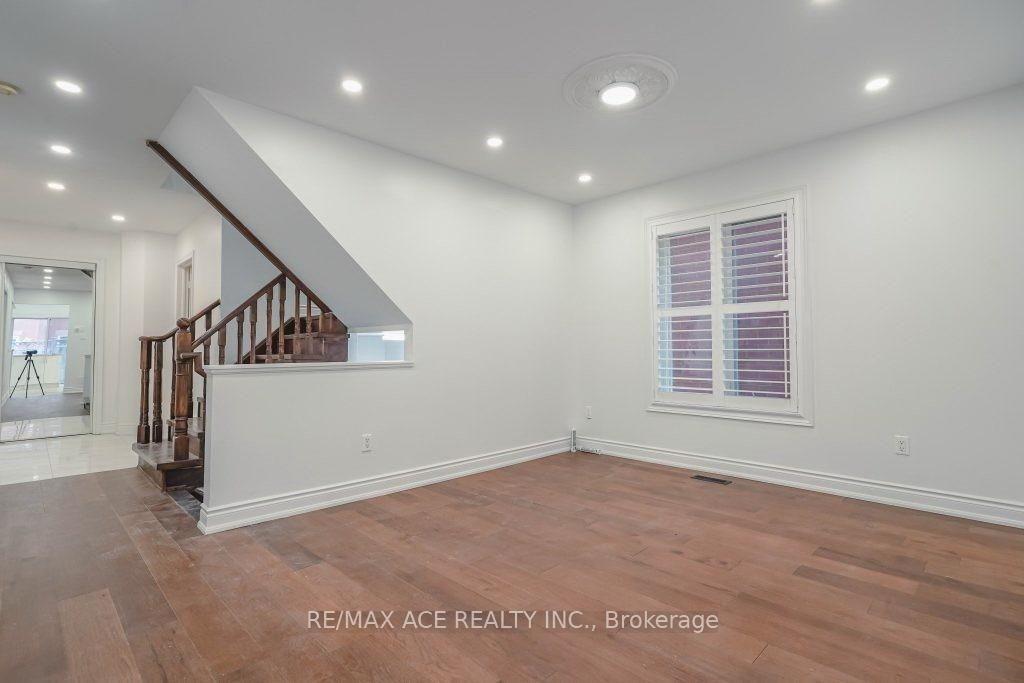 Photo 2 of Unit Main, 168 Roxbury Street, Markham, Rouge River Estates — HOMEH
