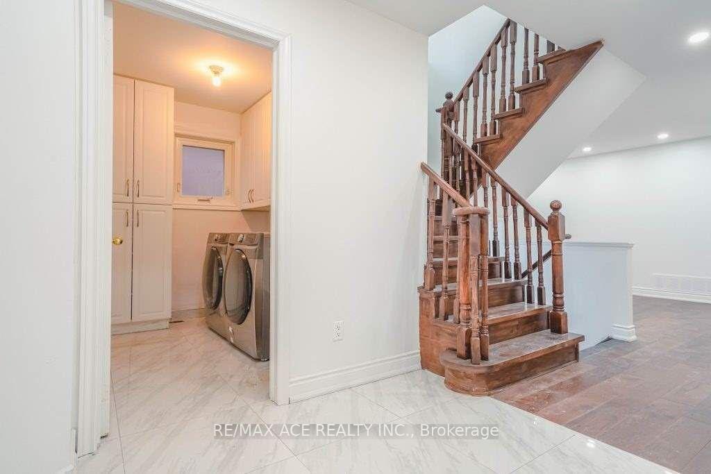 Photo 3 of Unit Main, 168 Roxbury Street, Markham, Rouge River Estates — HOMEH