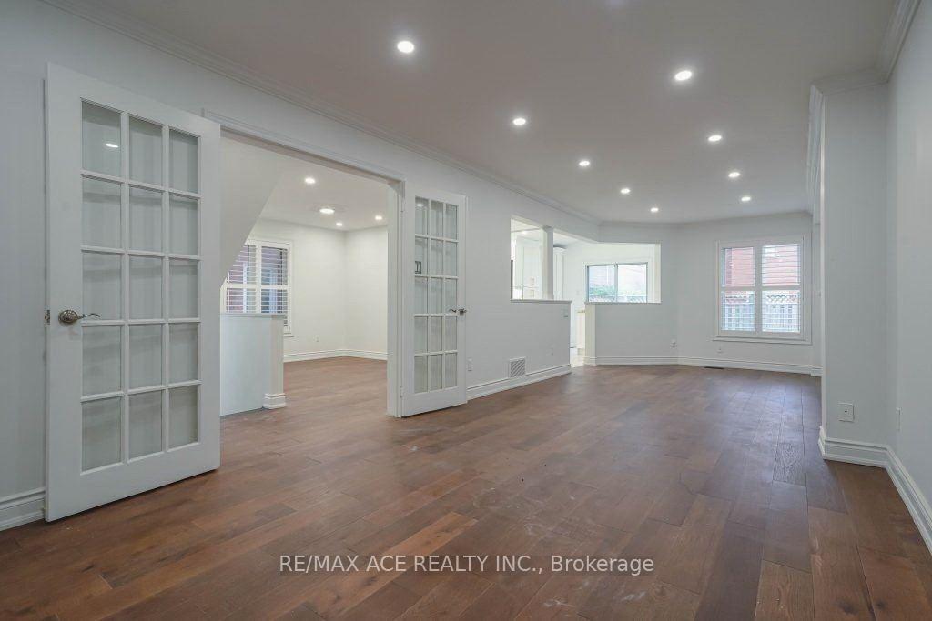 Photo 4 of Unit Main, 168 Roxbury Street, Markham, Rouge River Estates — HOMEH