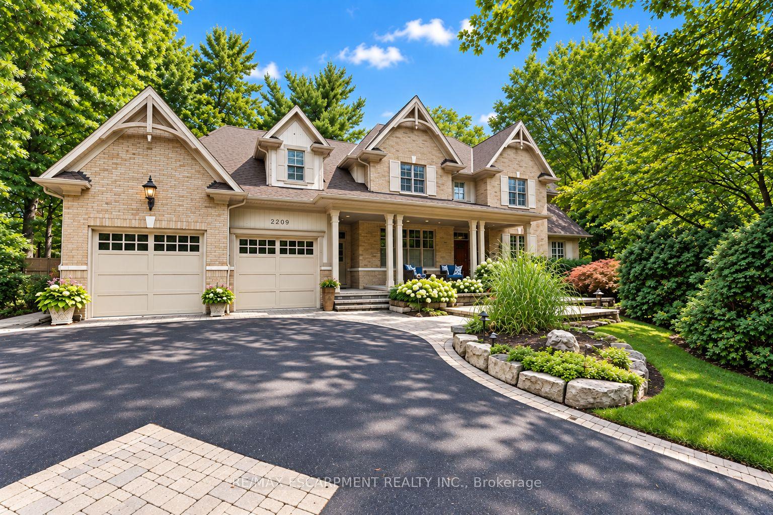 Photo 1 of 2209 Pineneedle Row, Mississauga, Erindale — HOMEH