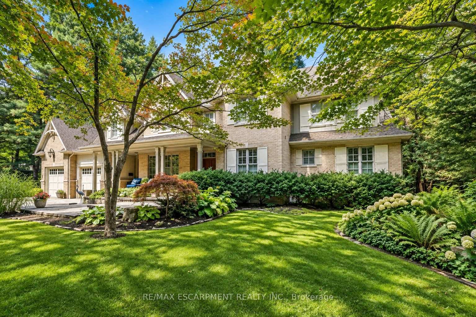 Photo 3 of 2209 Pineneedle Row, Mississauga, Erindale — HOMEH