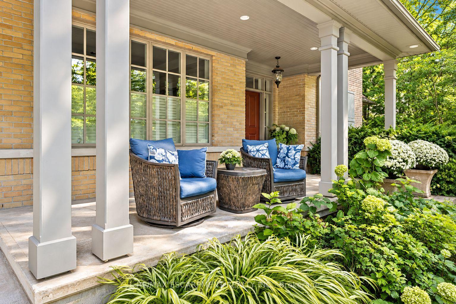 Photo 4 of 2209 Pineneedle Row, Mississauga, Erindale — HOMEH