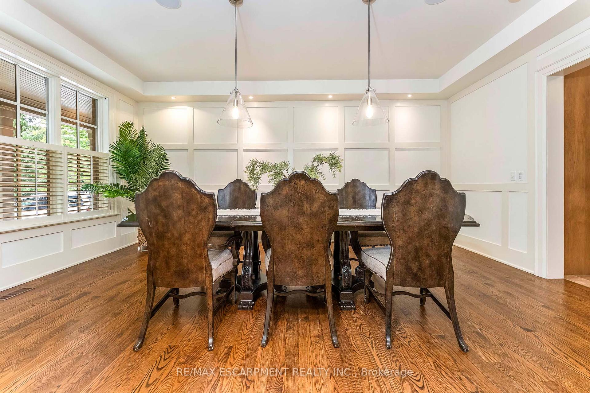 Photo 9 of 2209 Pineneedle Row, Mississauga, Erindale — HOMEH