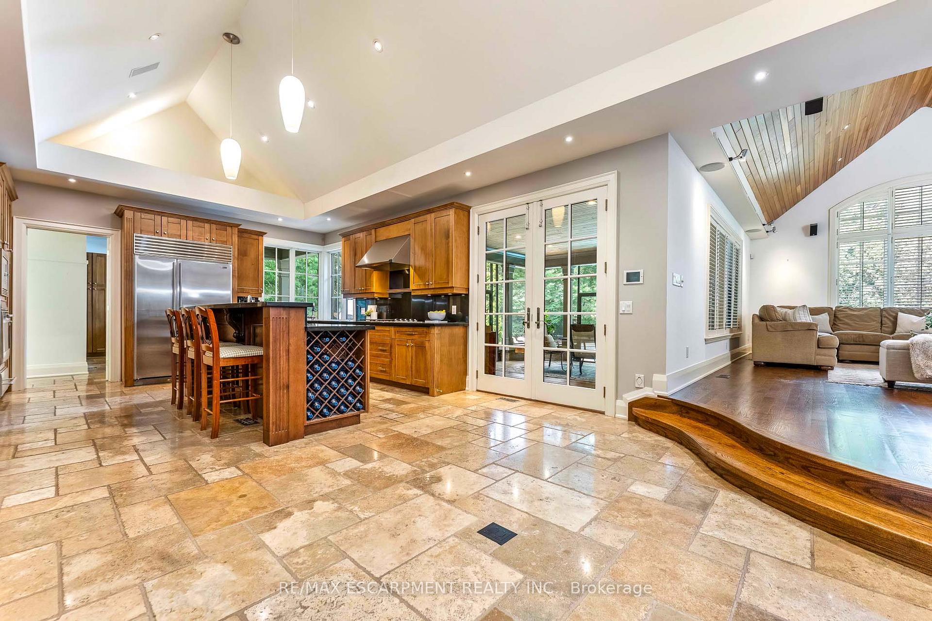 Photo 12 of 2209 Pineneedle Row, Mississauga, Erindale — HOMEH