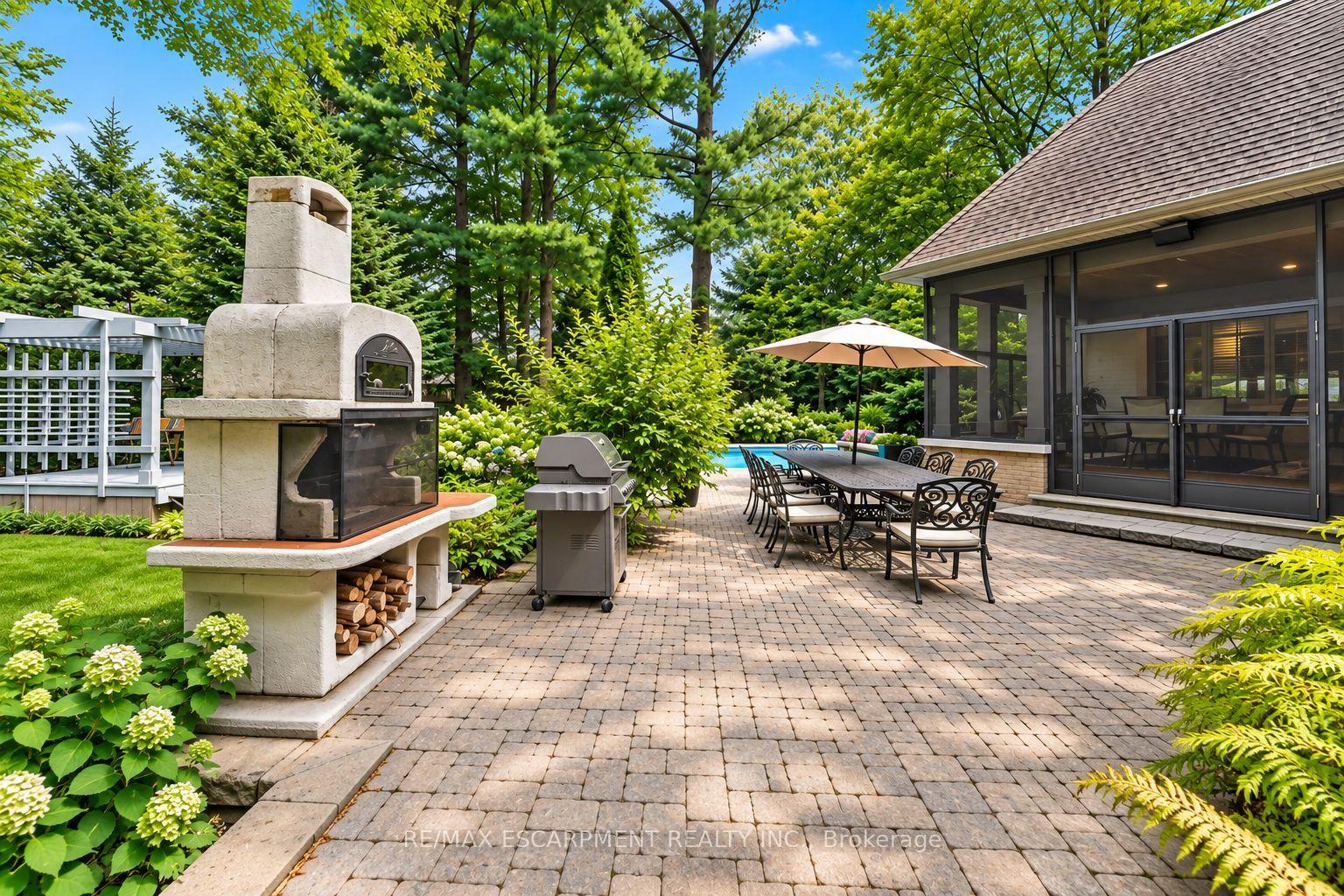 Photo 14 of 2209 Pineneedle Row, Mississauga, Erindale — HOMEH
