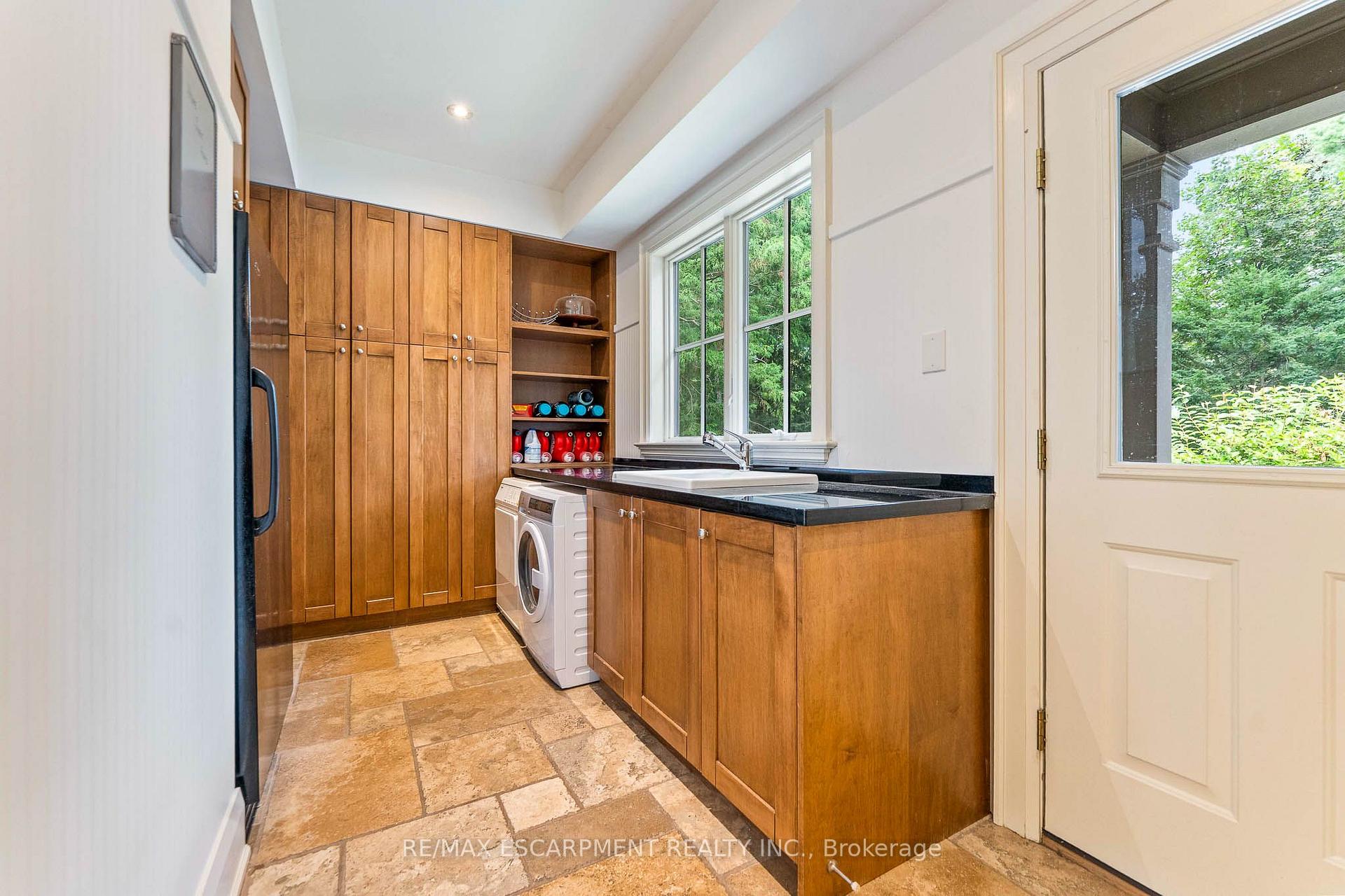 Photo 21 of 2209 Pineneedle Row, Mississauga, Erindale — HOMEH