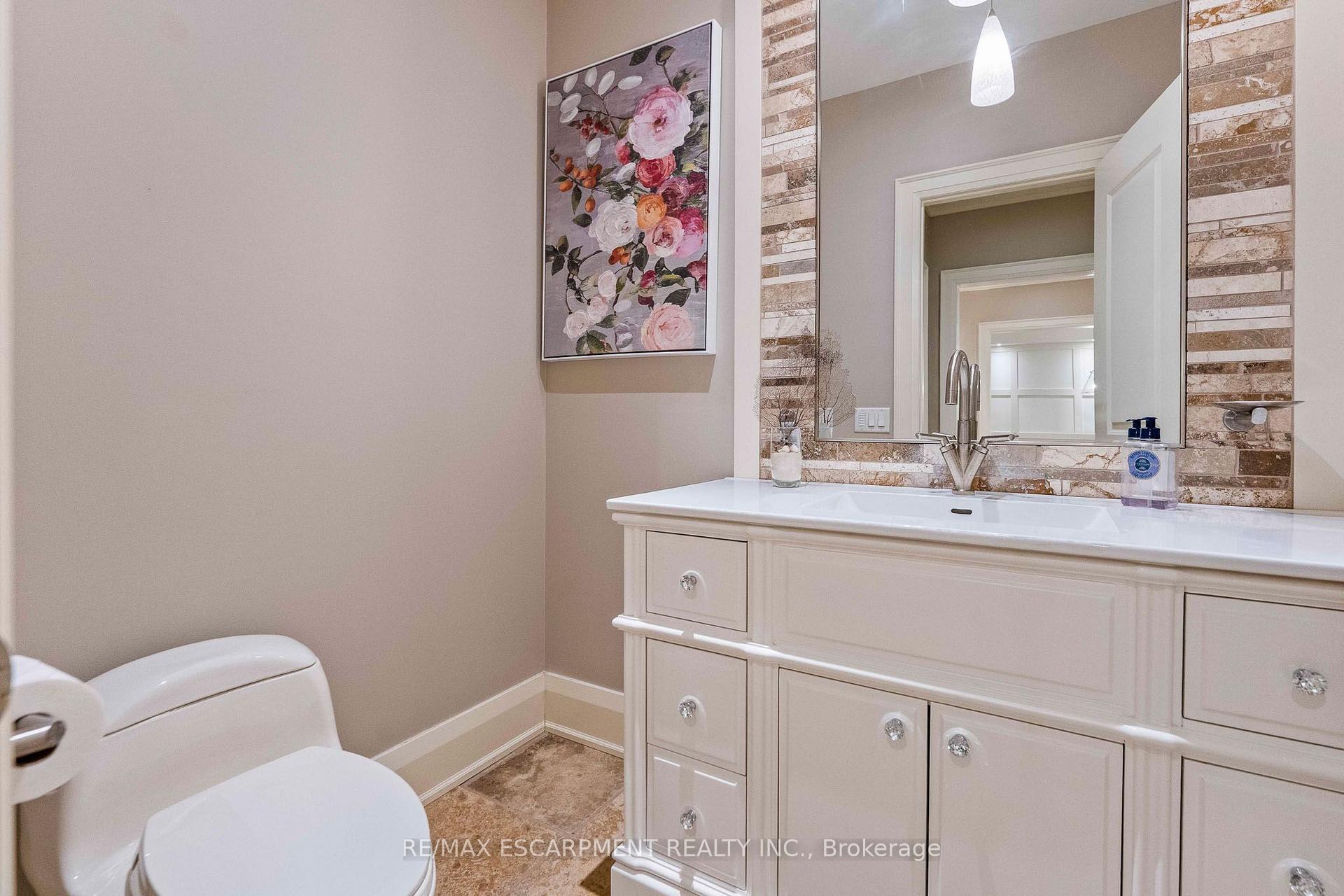 Photo 22 of 2209 Pineneedle Row, Mississauga, Erindale — HOMEH