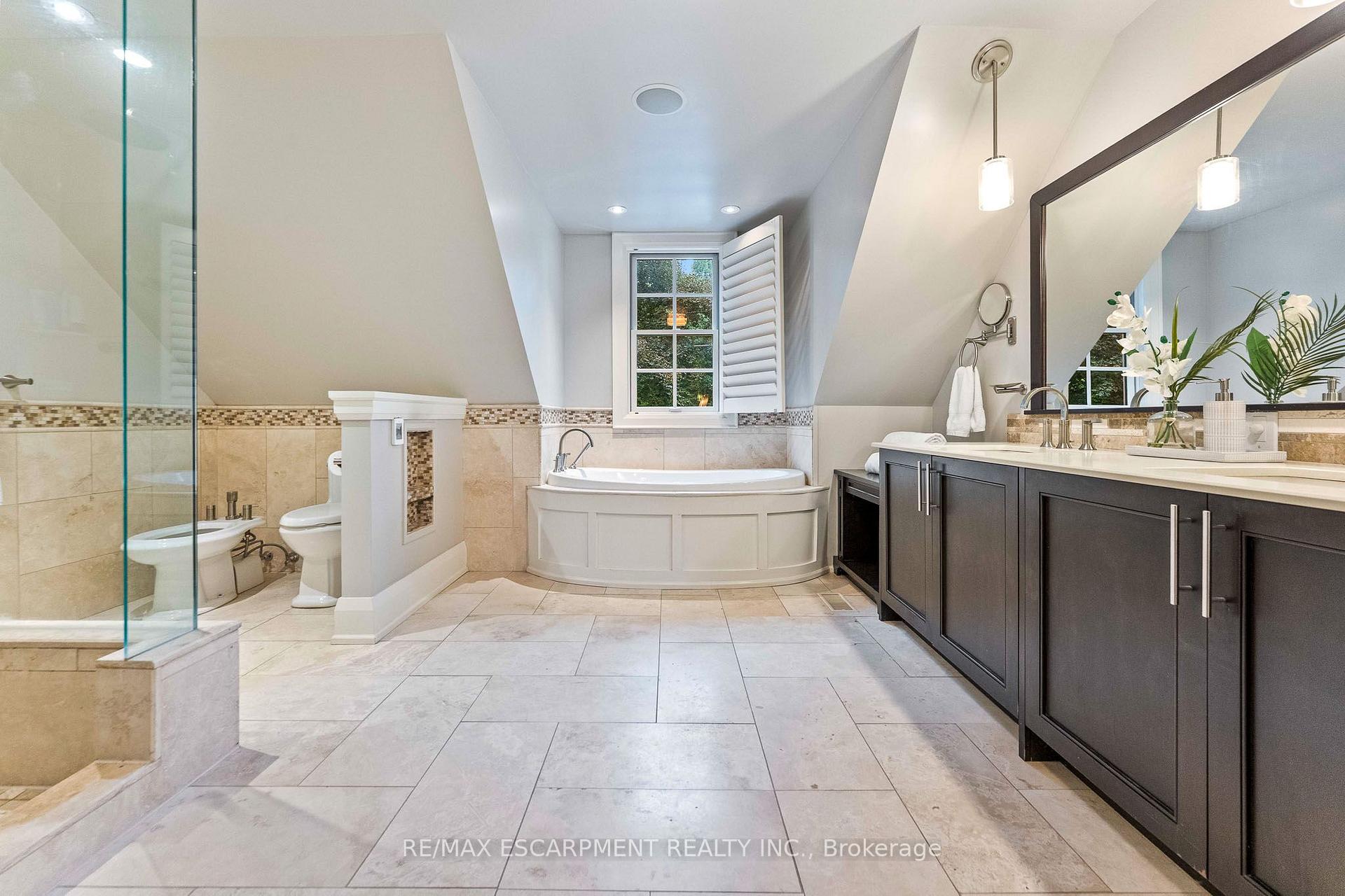 Photo 26 of 2209 Pineneedle Row, Mississauga, Erindale — HOMEH