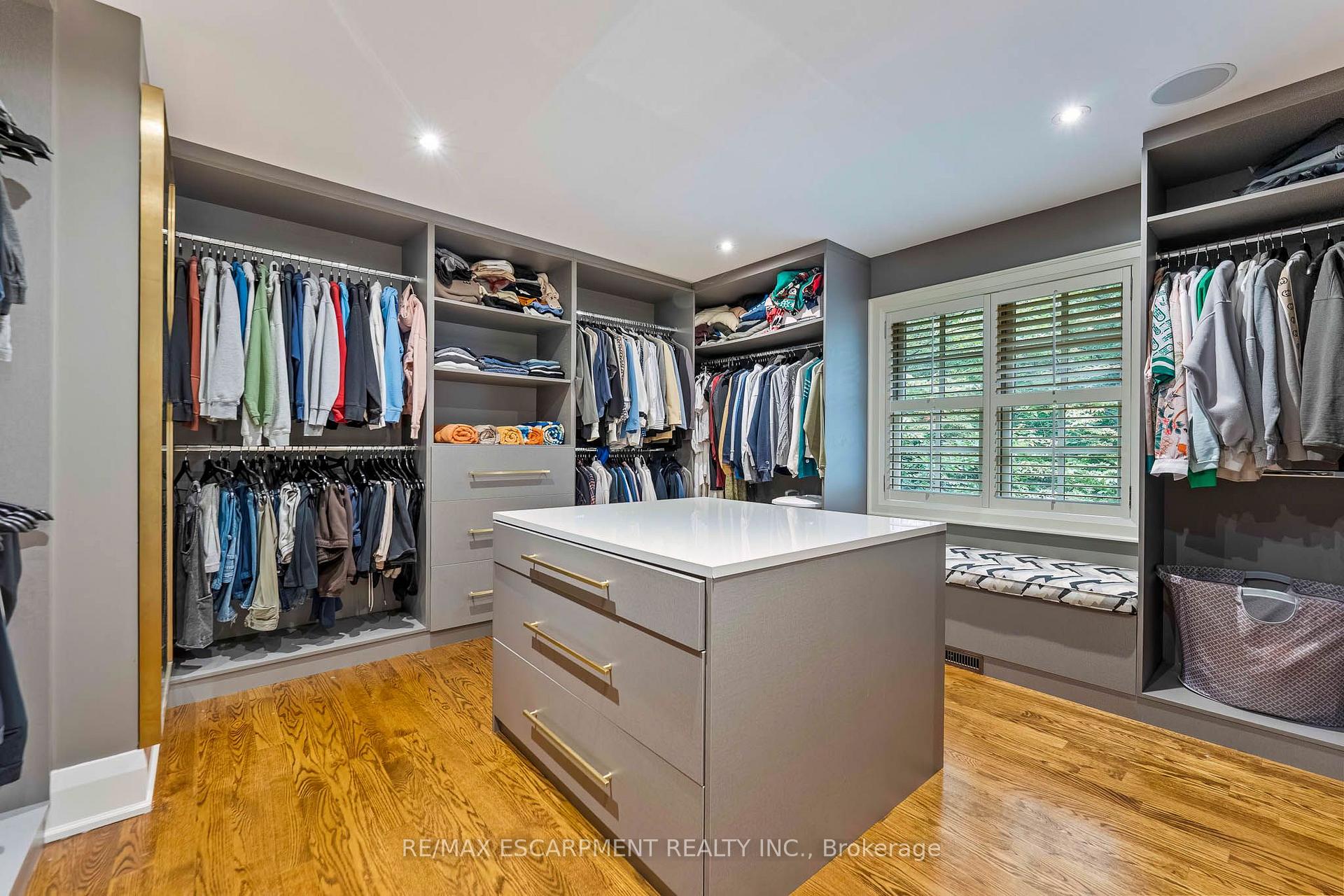 Photo 32 of 2209 Pineneedle Row, Mississauga, Erindale — HOMEH