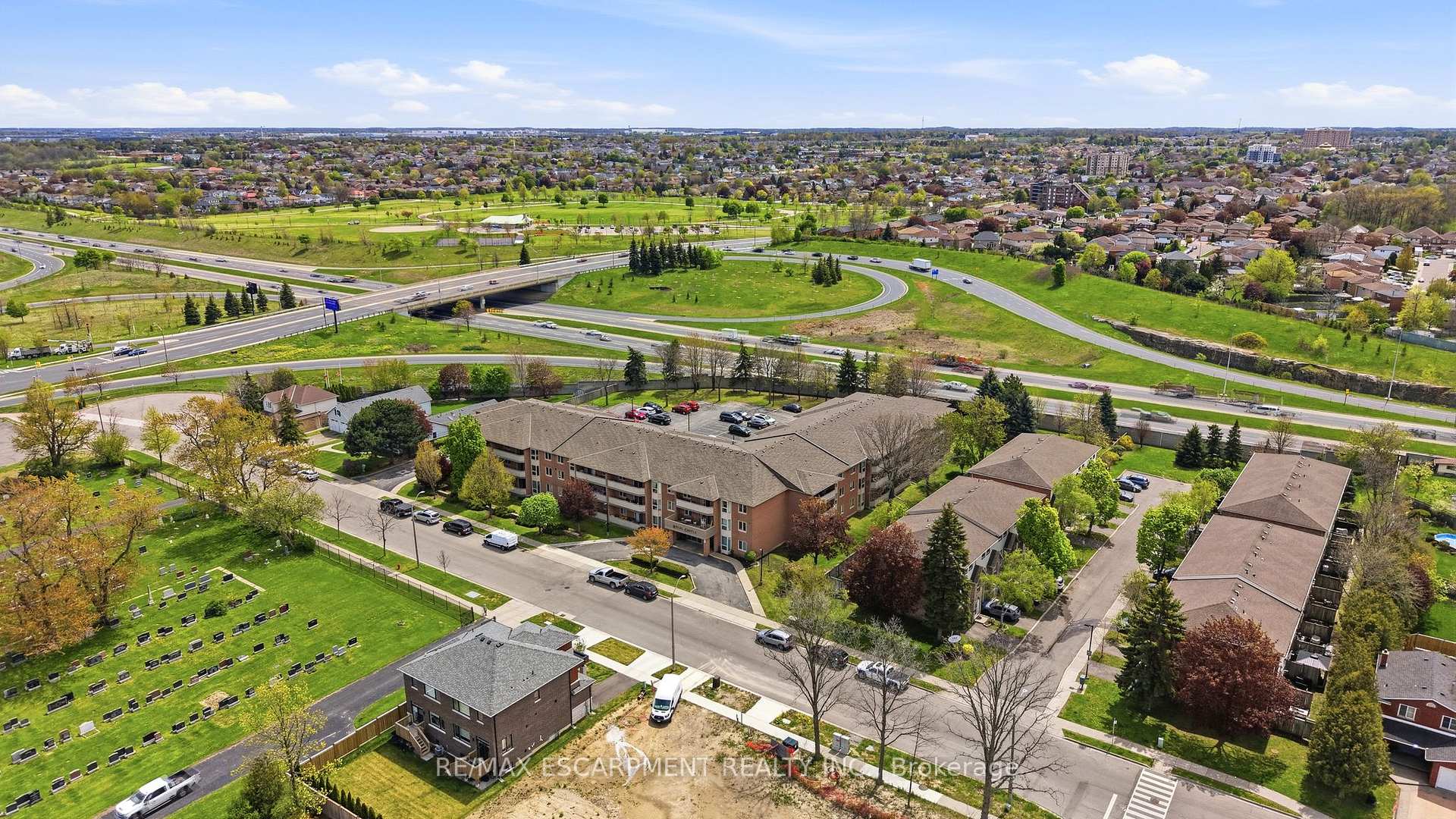 Photo 3 of Unit 303, 416 Limeridge Road E, Hamilton, Bruleville — HOMEH
