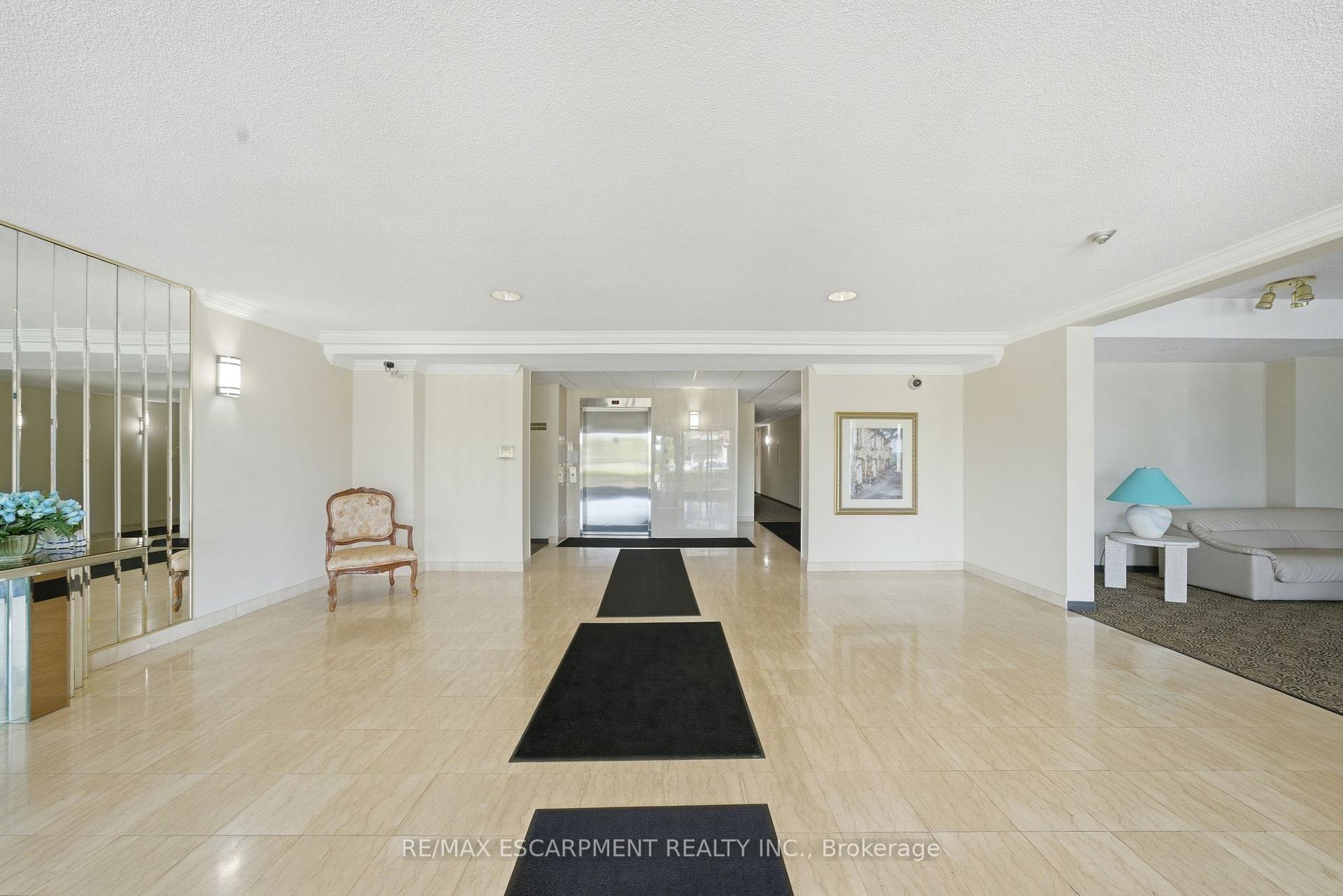 Photo 4 of Unit 303, 416 Limeridge Road E, Hamilton, Bruleville — HOMEH
