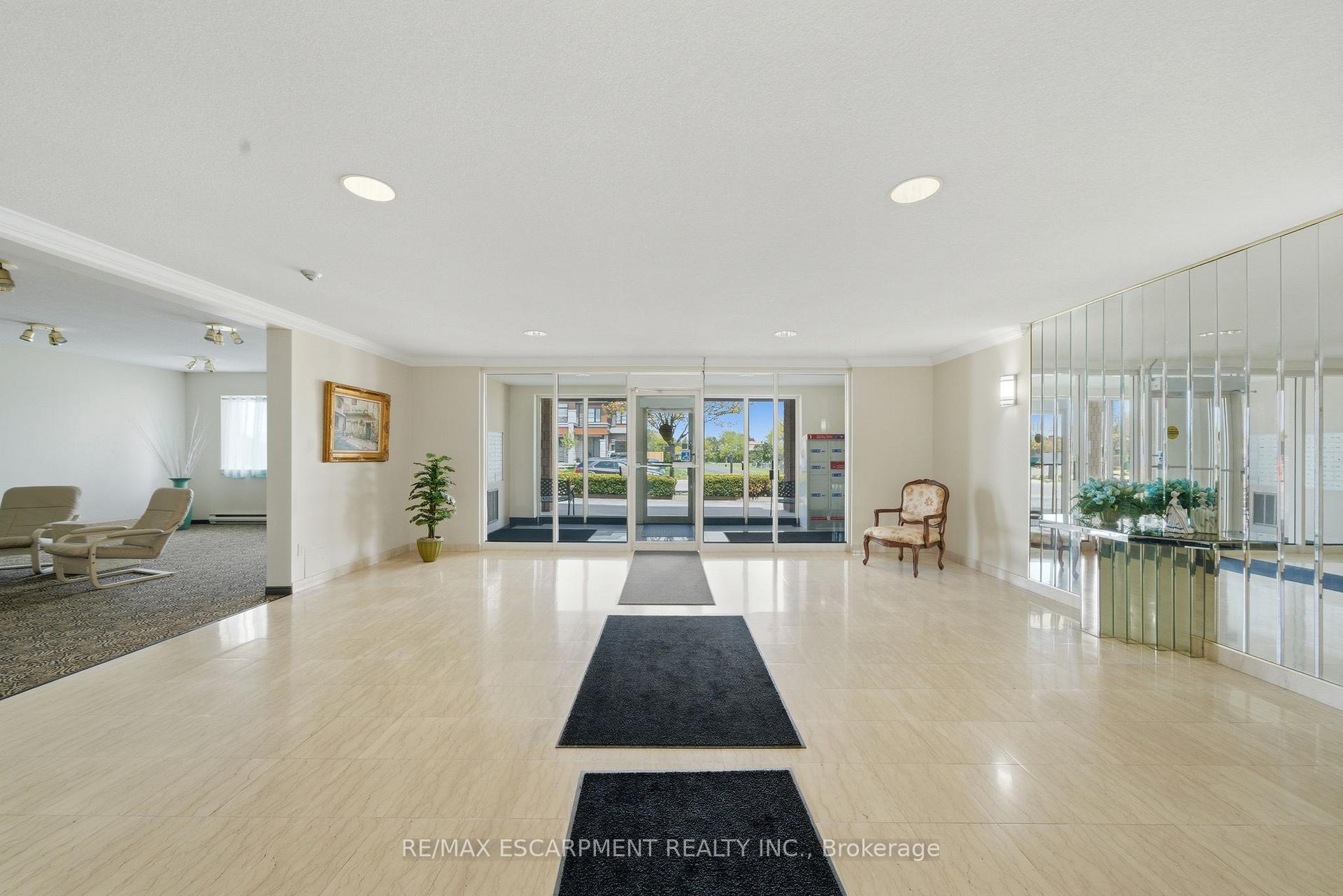 Photo 6 of Unit 303, 416 Limeridge Road E, Hamilton, Bruleville — HOMEH