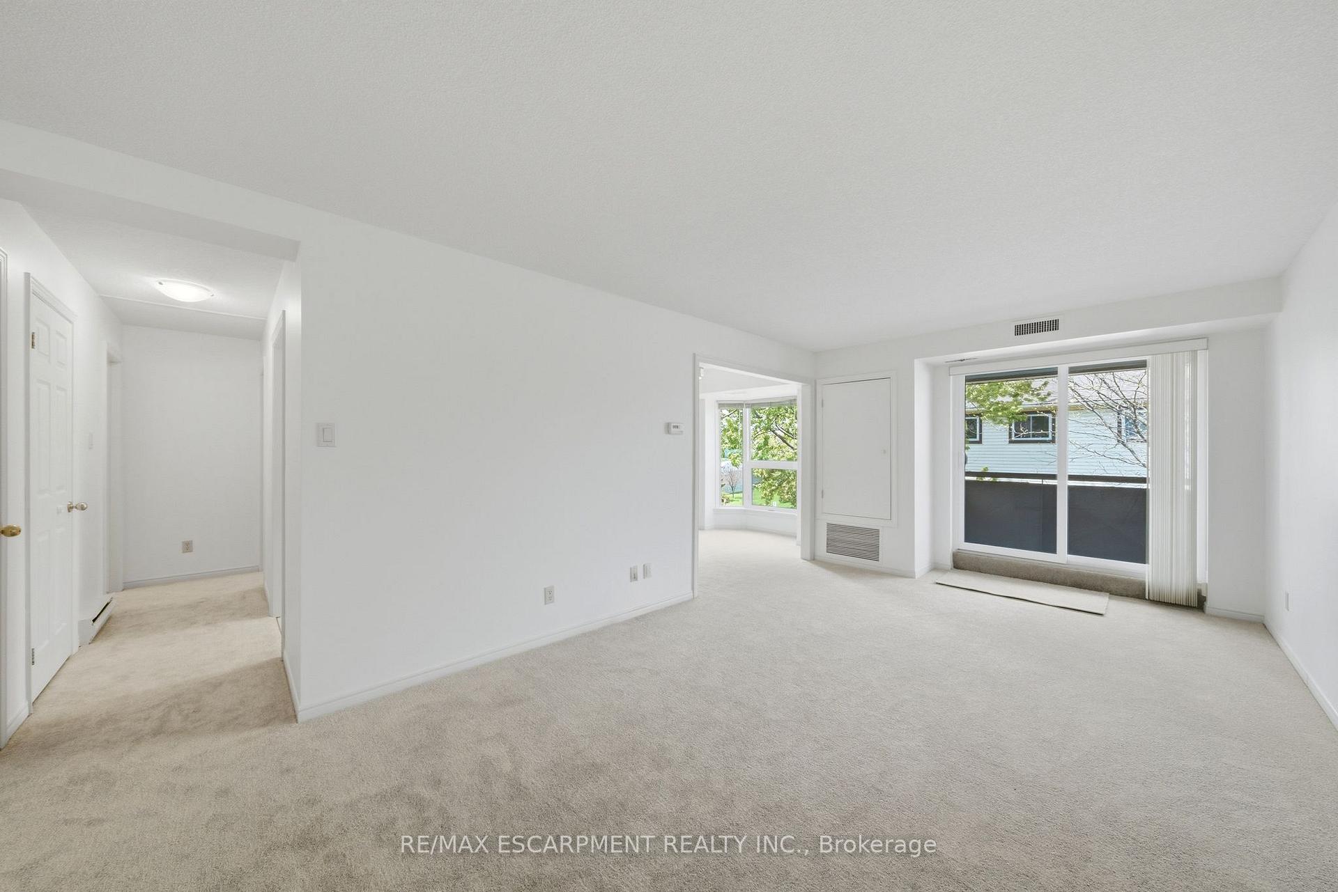 Photo 9 of Unit 303, 416 Limeridge Road E, Hamilton, Bruleville — HOMEH