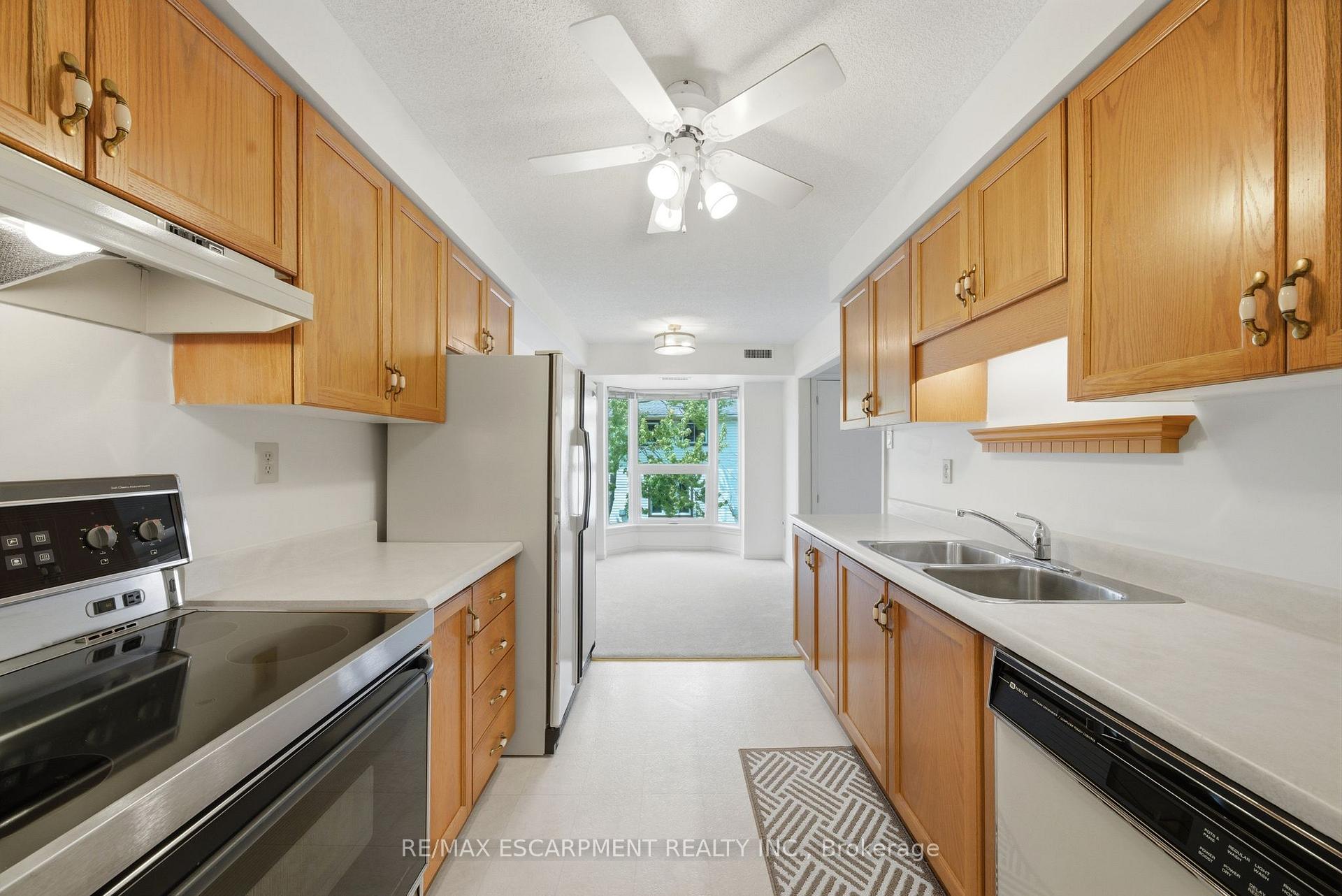 Photo 11 of Unit 303, 416 Limeridge Road E, Hamilton, Bruleville — HOMEH