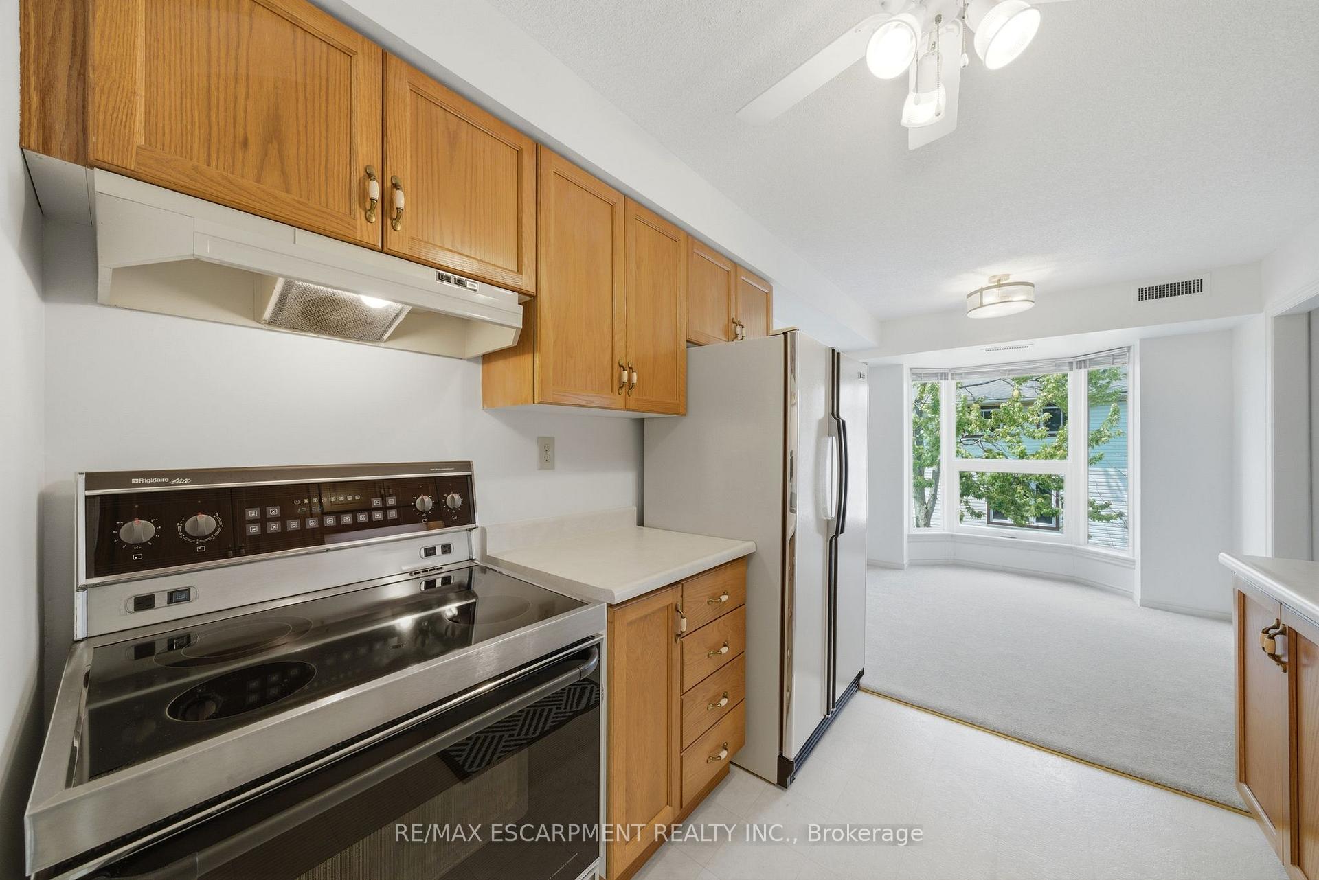 Photo 13 of Unit 303, 416 Limeridge Road E, Hamilton, Bruleville — HOMEH