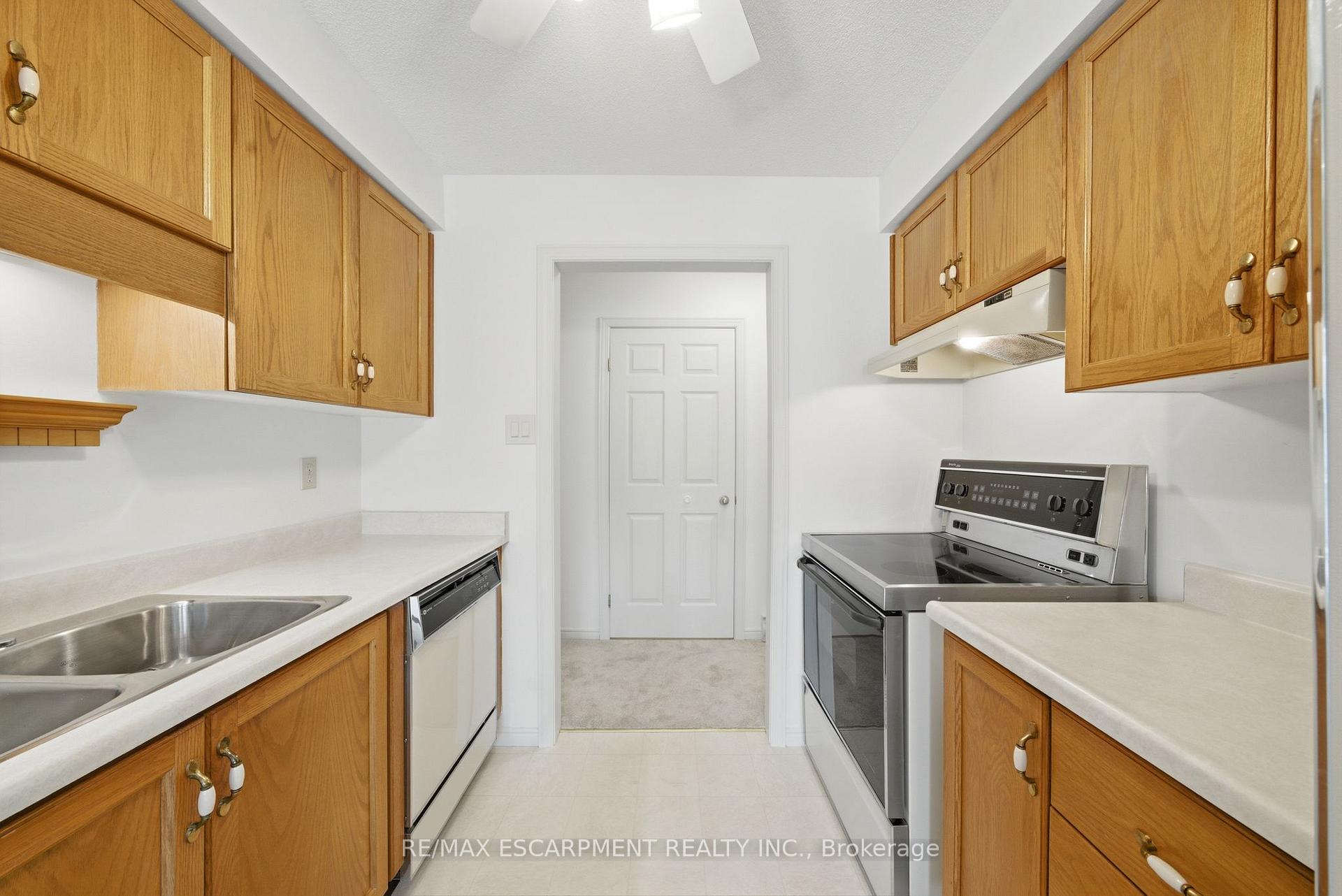Photo 14 of Unit 303, 416 Limeridge Road E, Hamilton, Bruleville — HOMEH