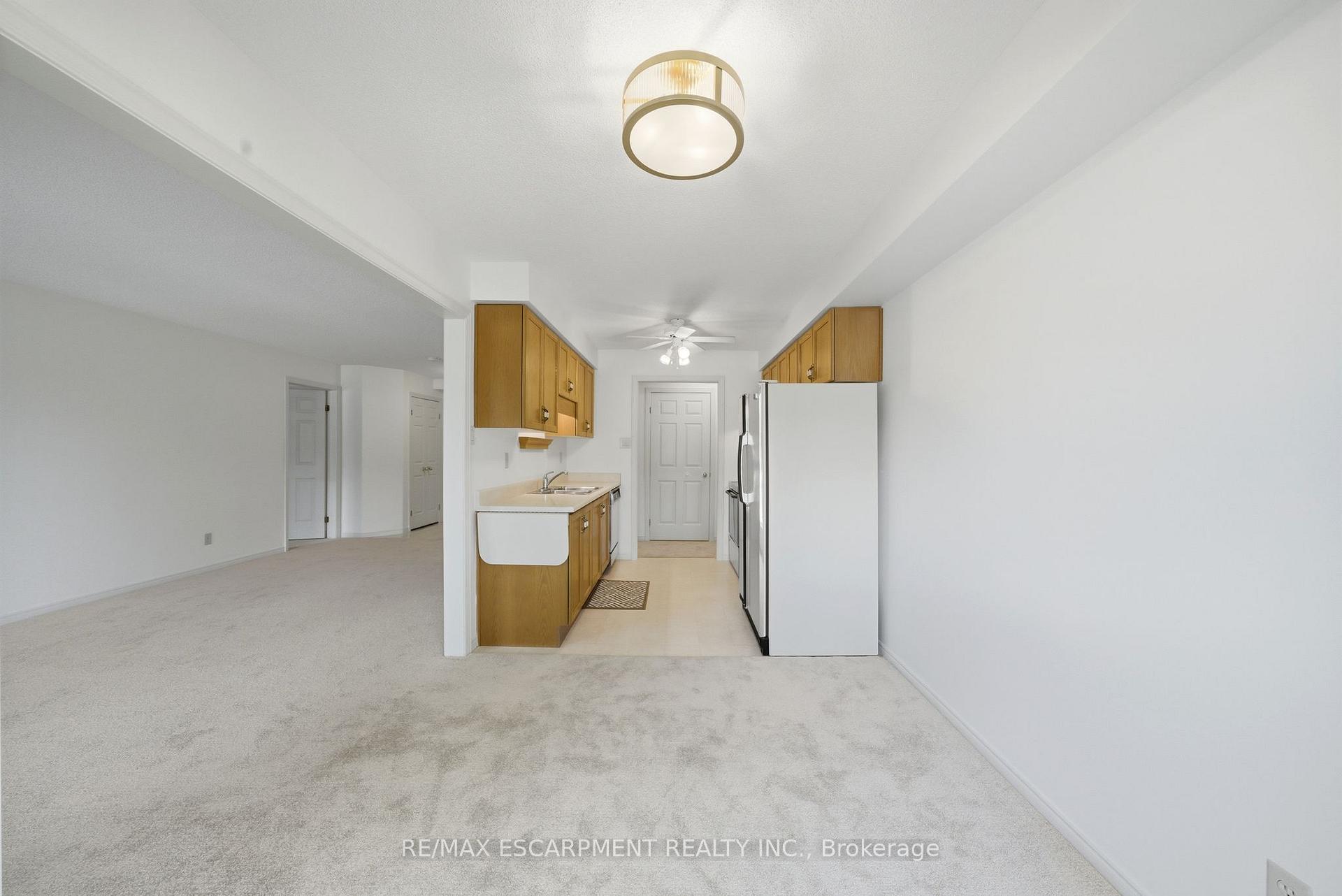 Photo 16 of Unit 303, 416 Limeridge Road E, Hamilton, Bruleville — HOMEH