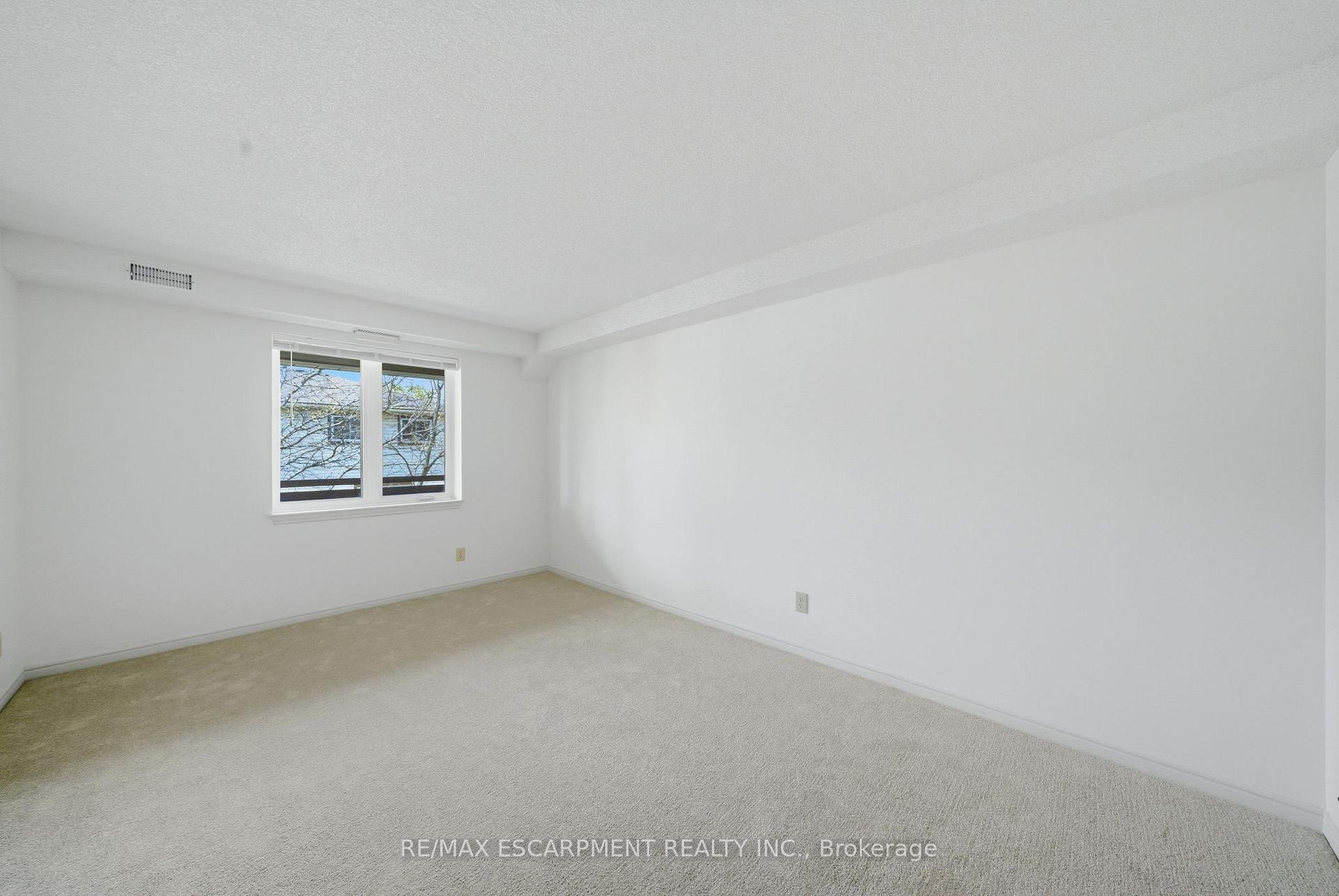 Photo 21 of Unit 303, 416 Limeridge Road E, Hamilton, Bruleville — HOMEH